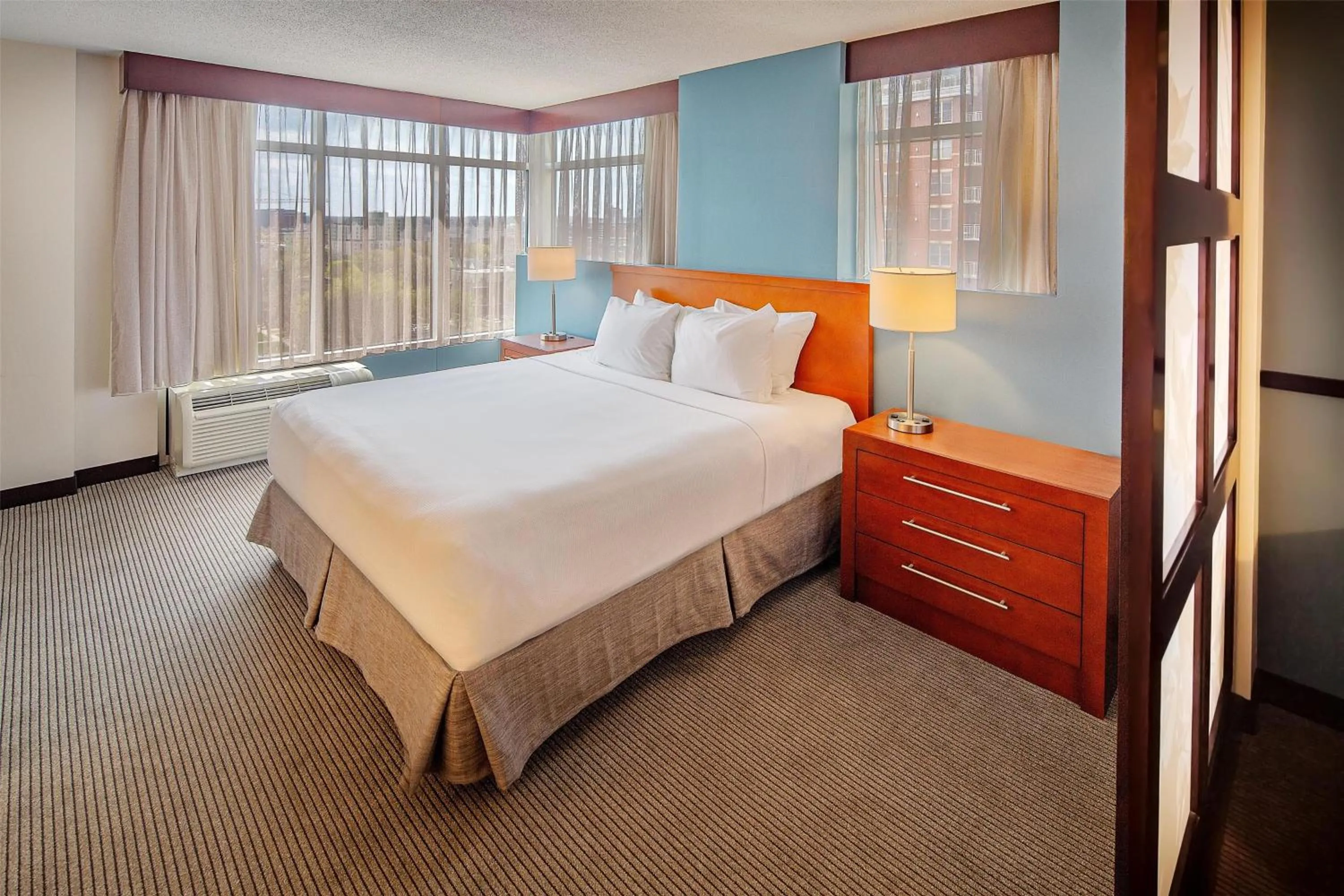King Room with Sofa Bed and Accessible Tub - Disability Access in Hyatt Place Madison/Downtown
