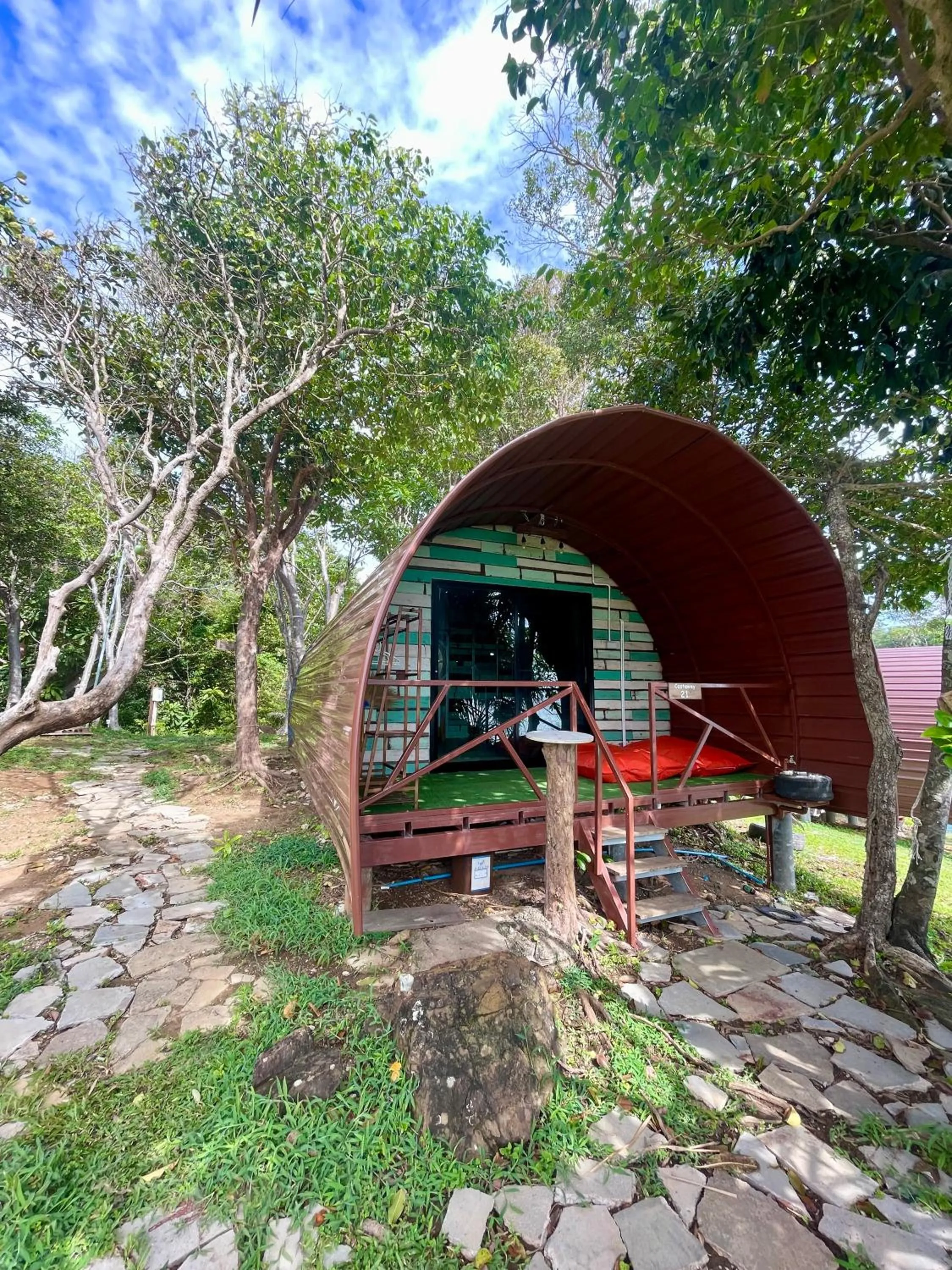 Castaway Room with Twin Bed in Cliff Cottage