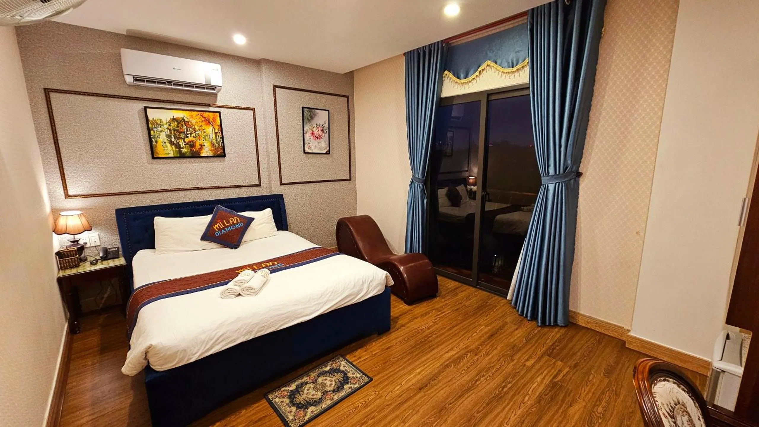 King Room with Balcony in Milan Diamond Hotel