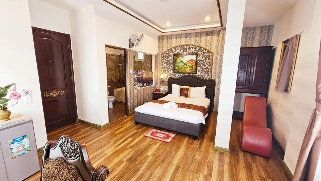 Queen Room with Spa Bath in Milan Corner Hotel