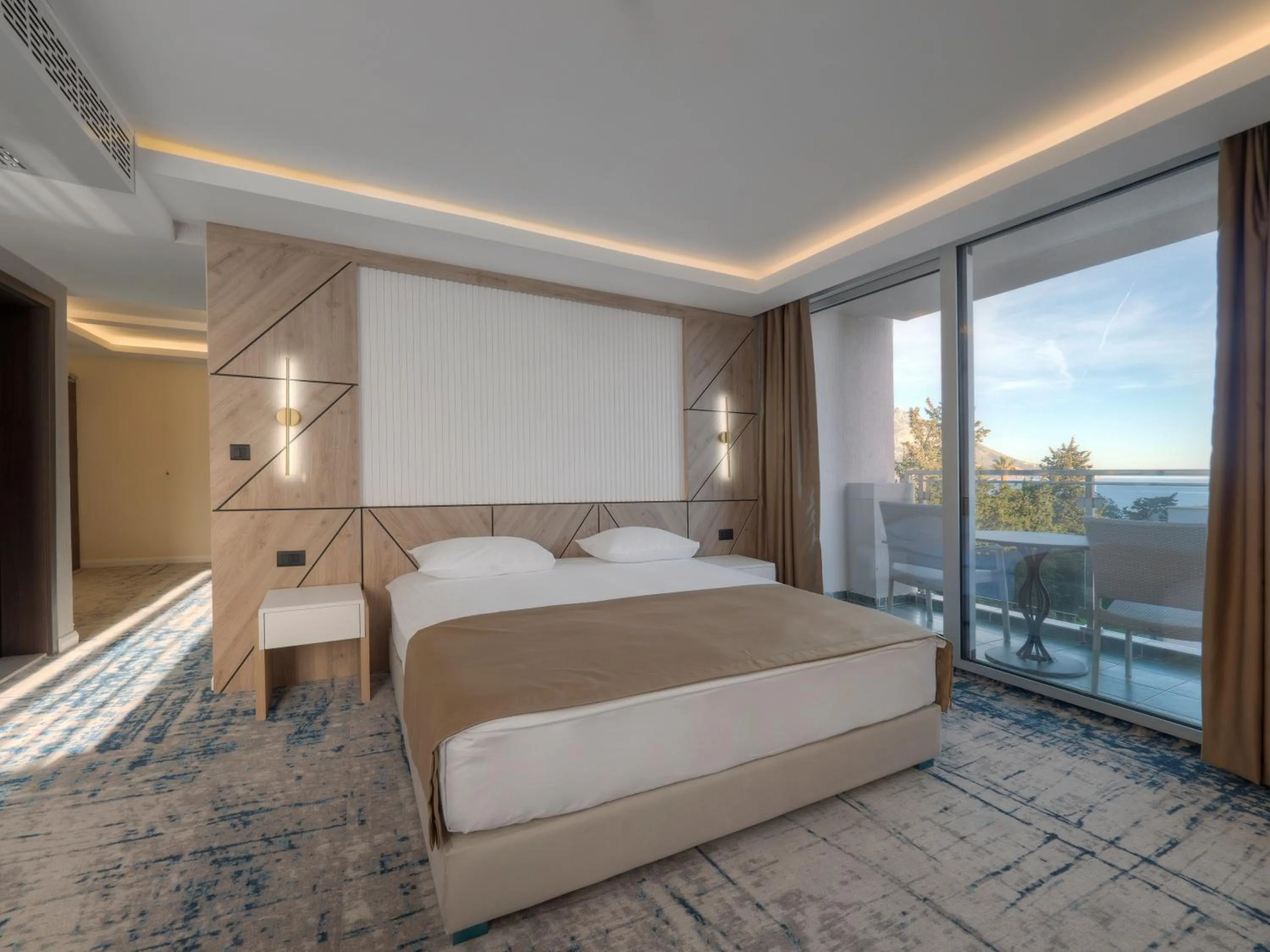 Family Room with Sea View in Hotel Tara Becici