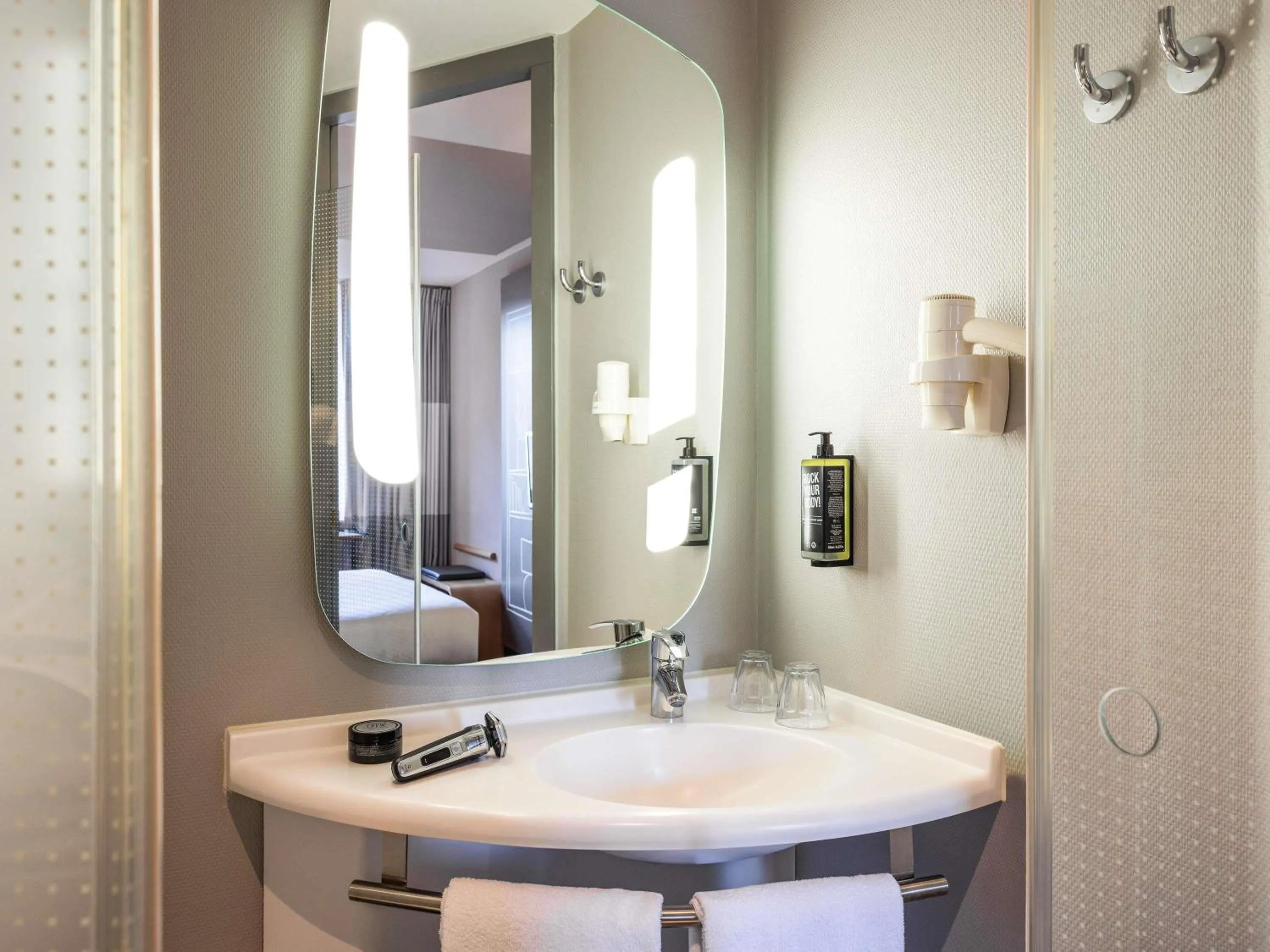 Superior Double Room in ibis Rotterdam City Centre