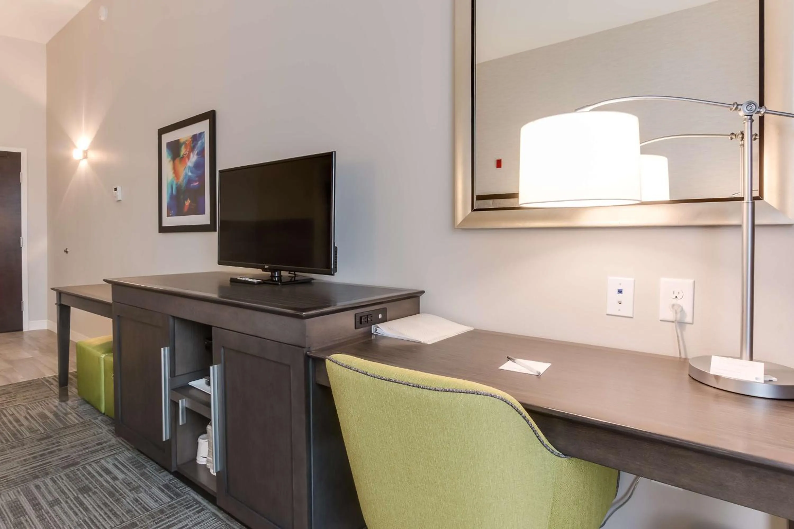 King Room with Spa Bath in Hampton Inn White House