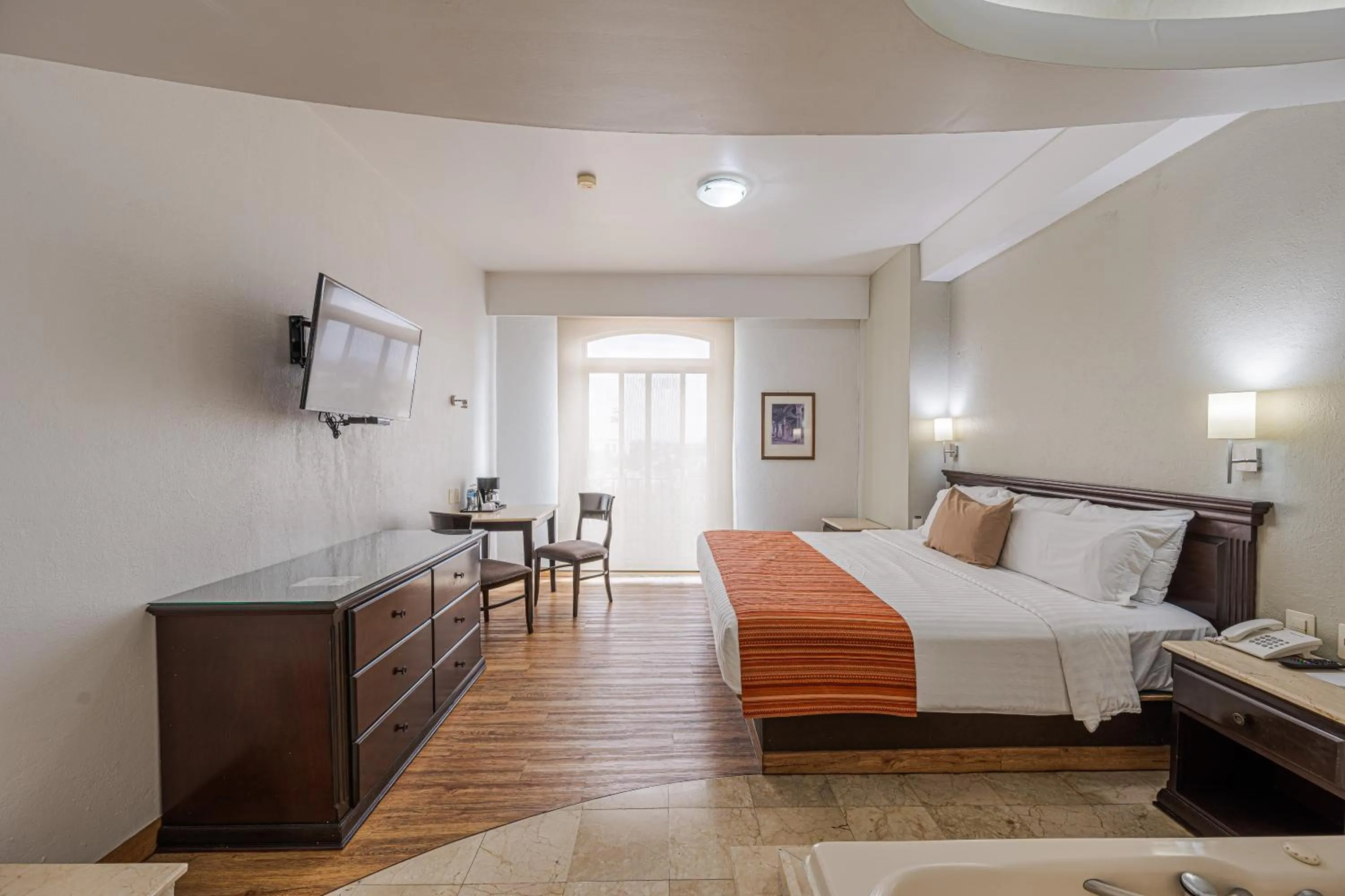 Queen Room with Spa Bath in HG Hotel