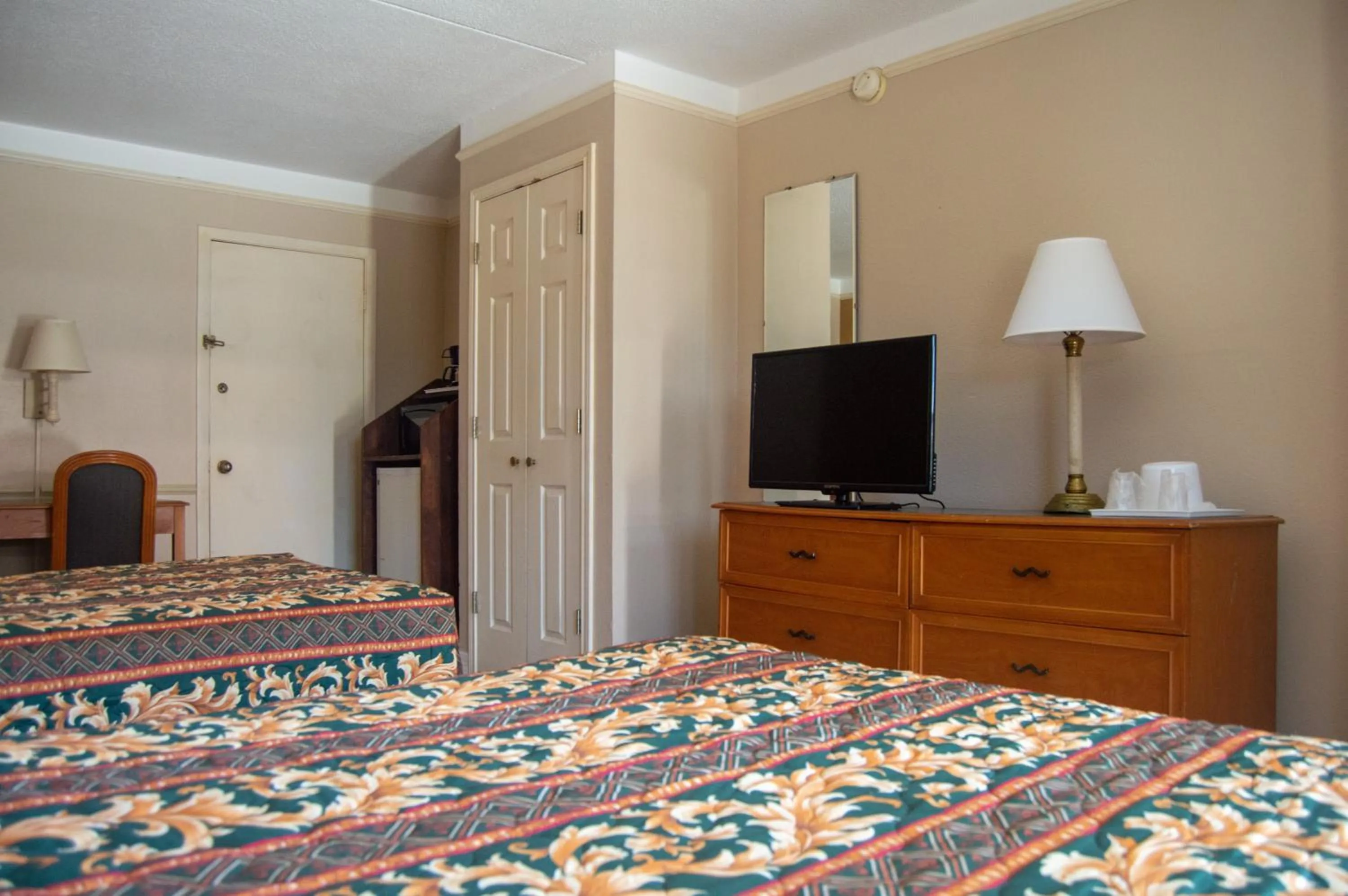 Double Room with Double Beds in America's Inn Houston