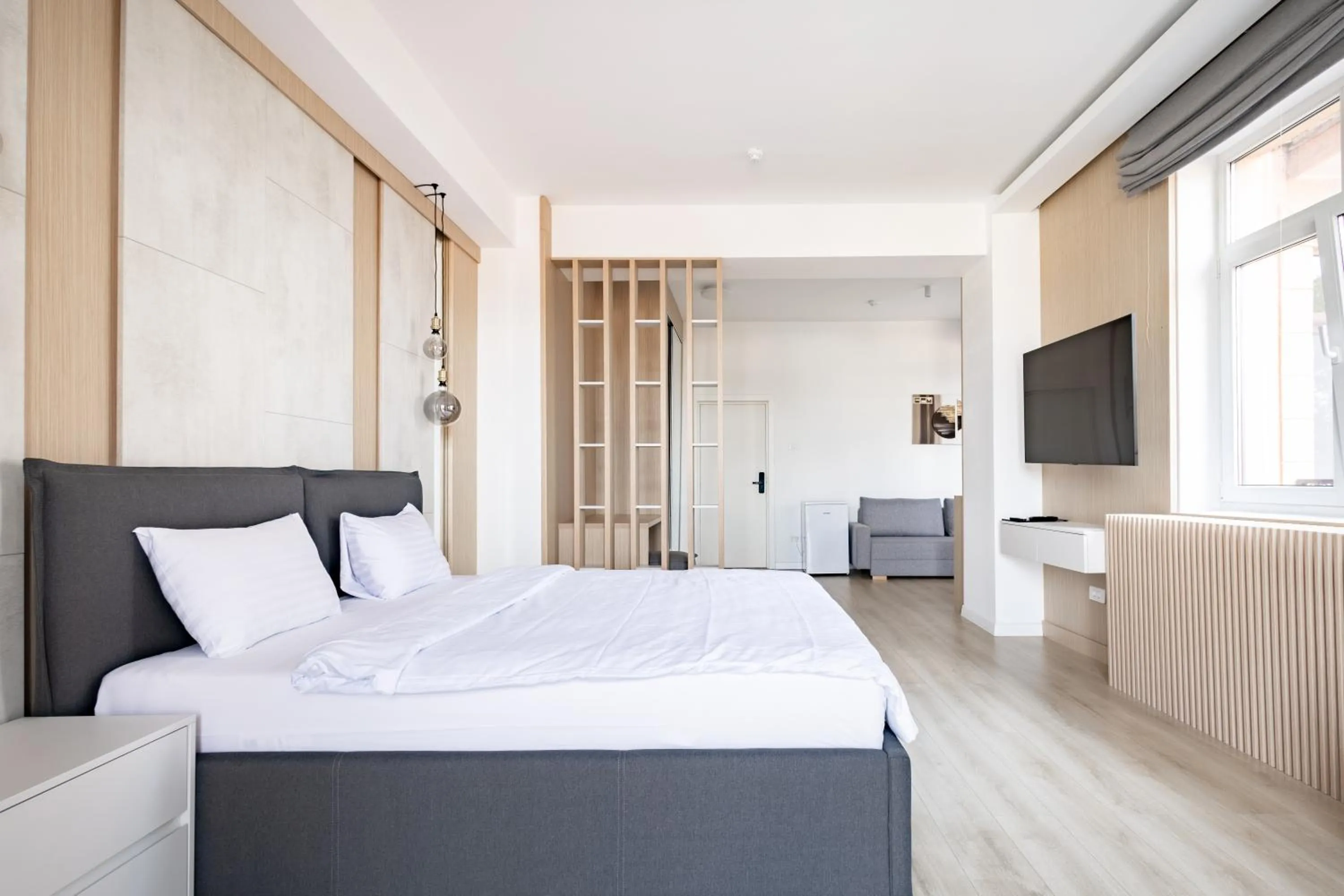 Deluxe King Suite in Piccolo Mondo by CityBookings