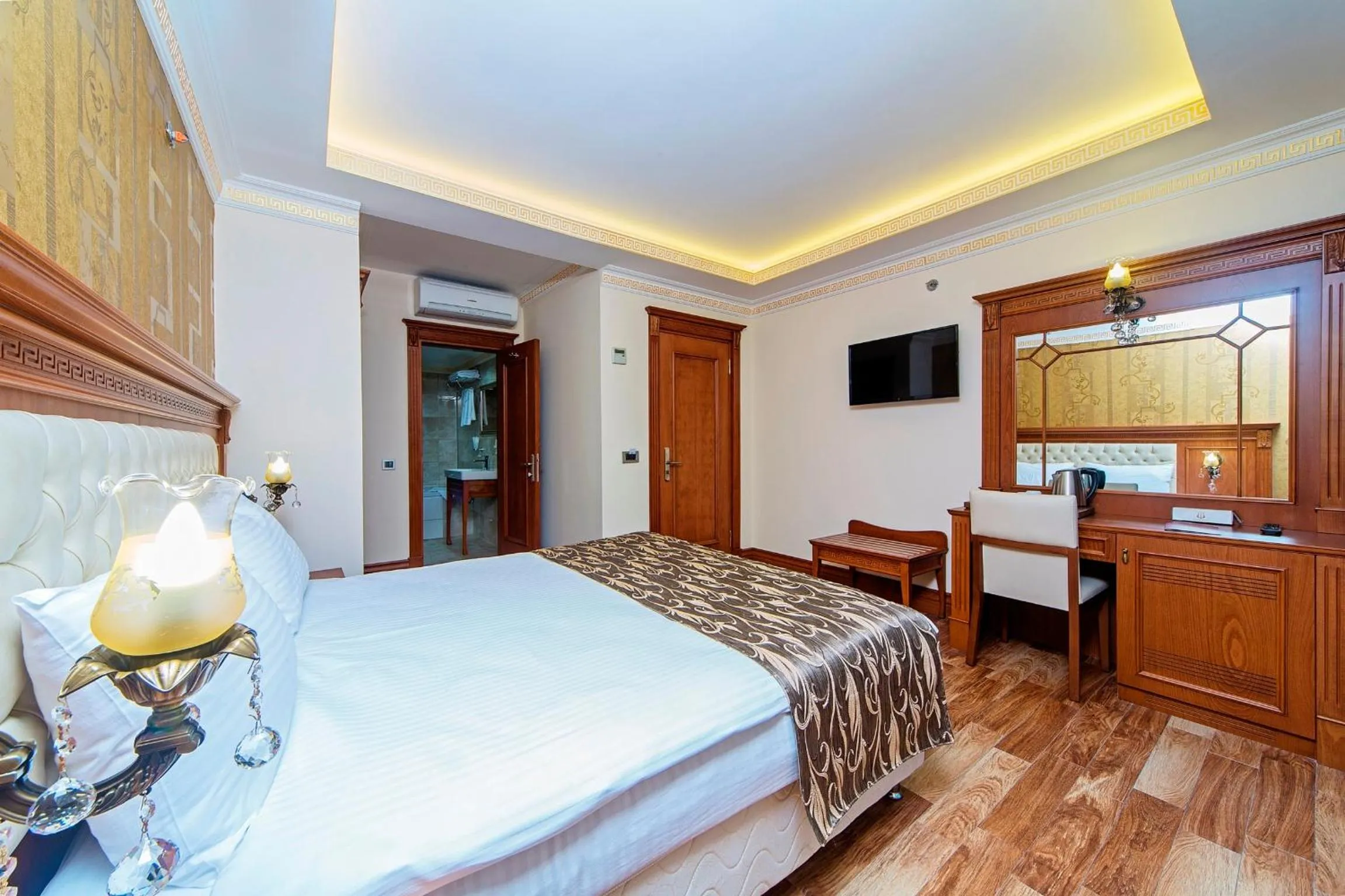 Deluxe Double Room in Lausos Palace Hotel Şişli