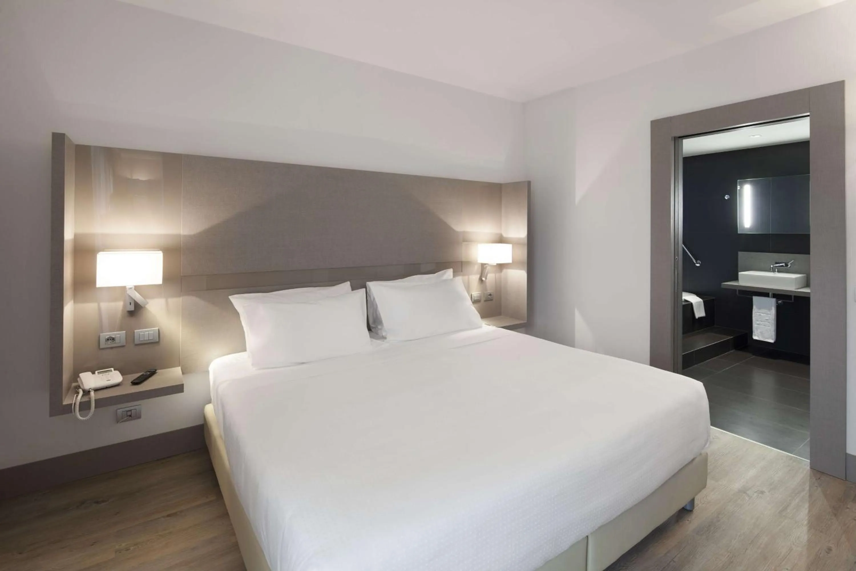 Junior Suite with Extra Bed (2 Adults + 1 Child) in NH Parma