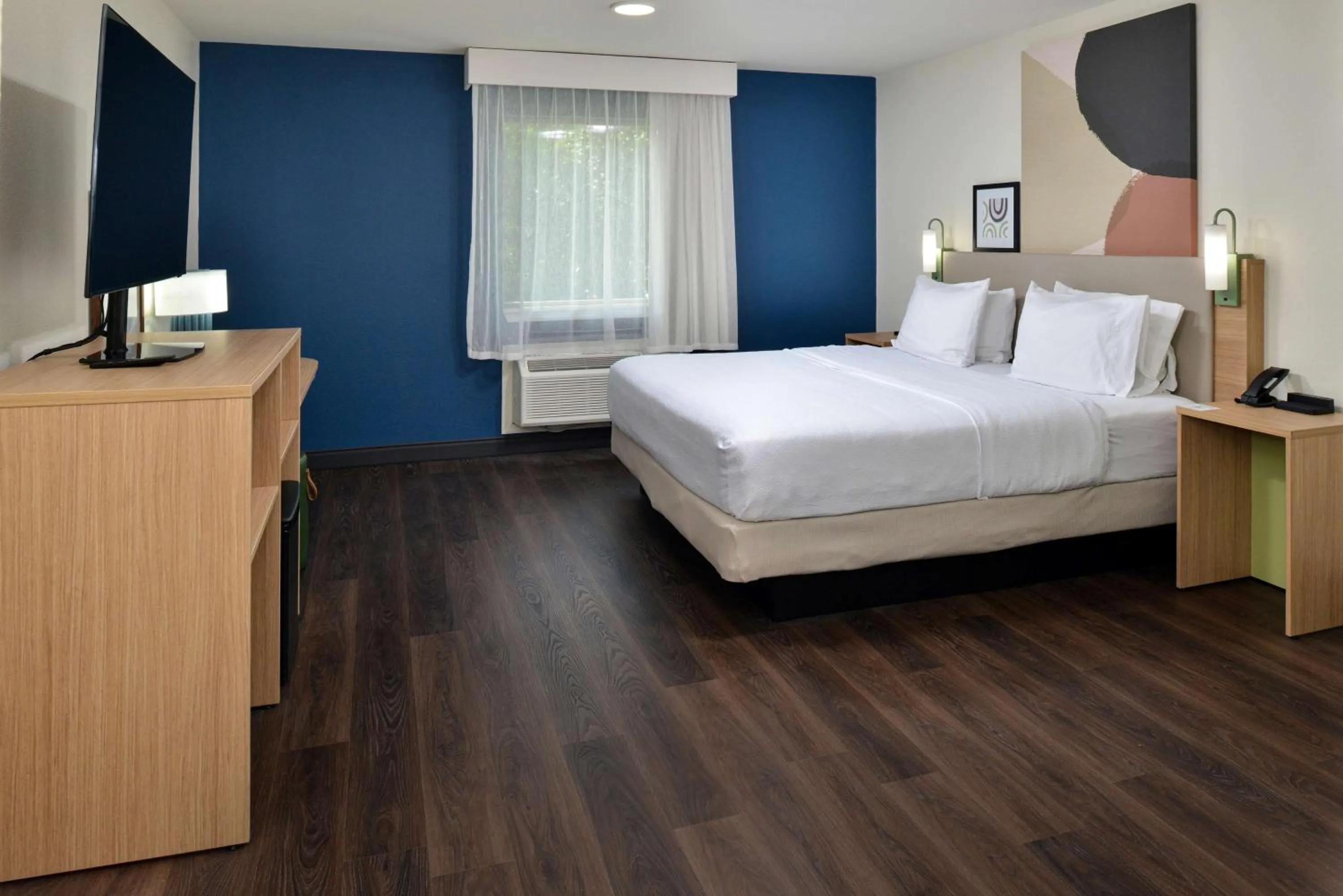 King Room in Spark By Hilton Dallas Medical District Love Field