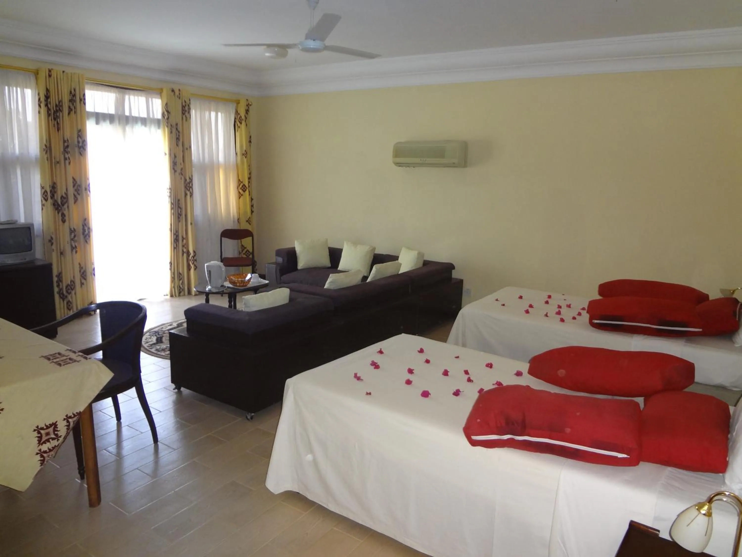 Deluxe Double or Twin Room in Roc Heights