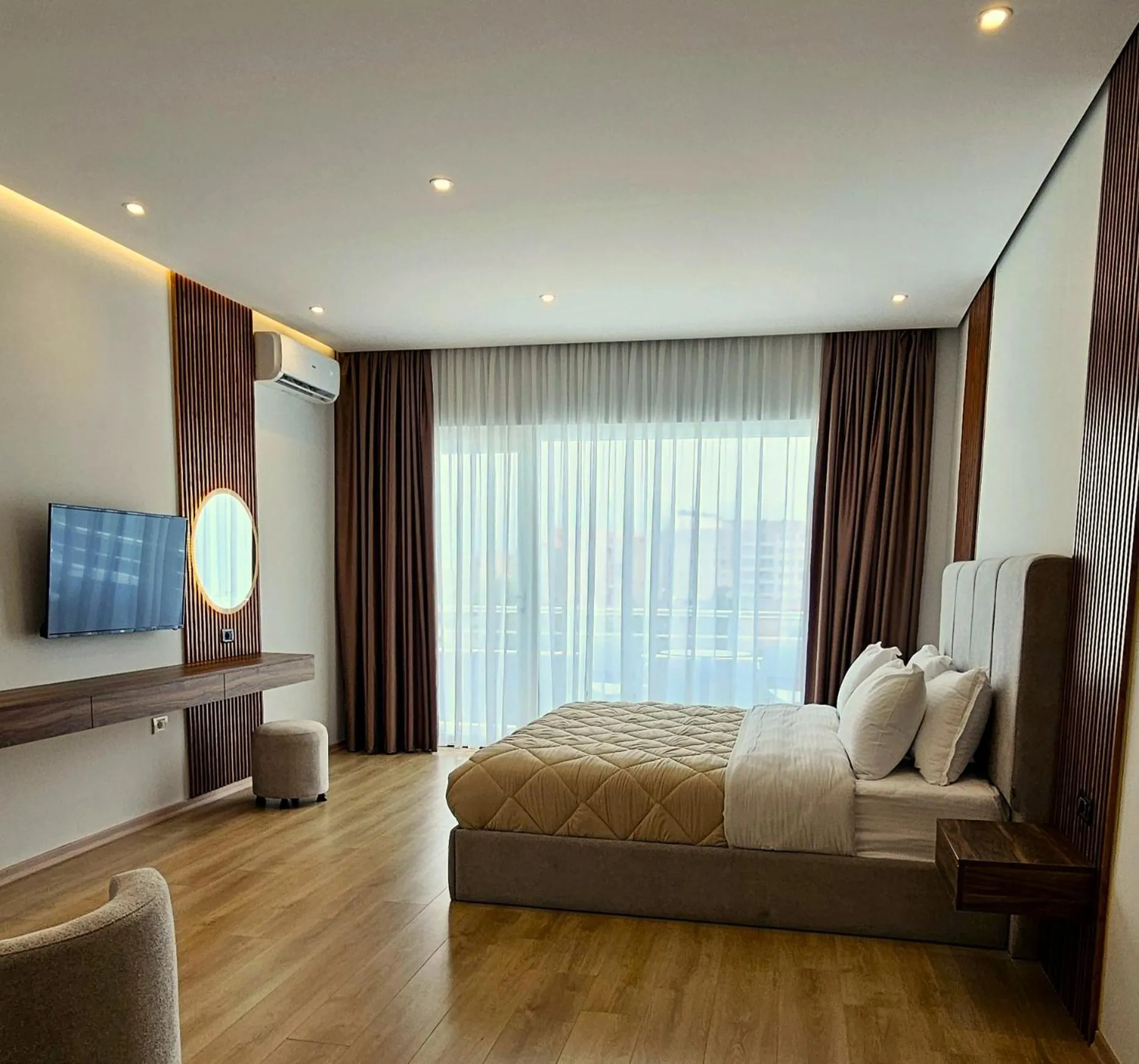 Deluxe Double Room with Balcony in Hotel Enkelana