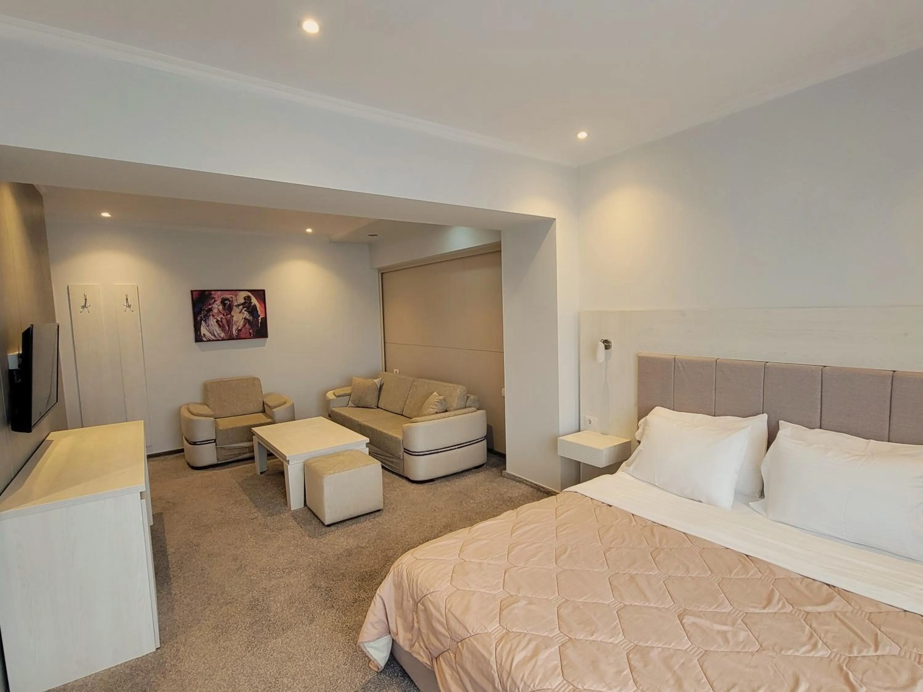 Suite with Lake View in Hotel Enkelana