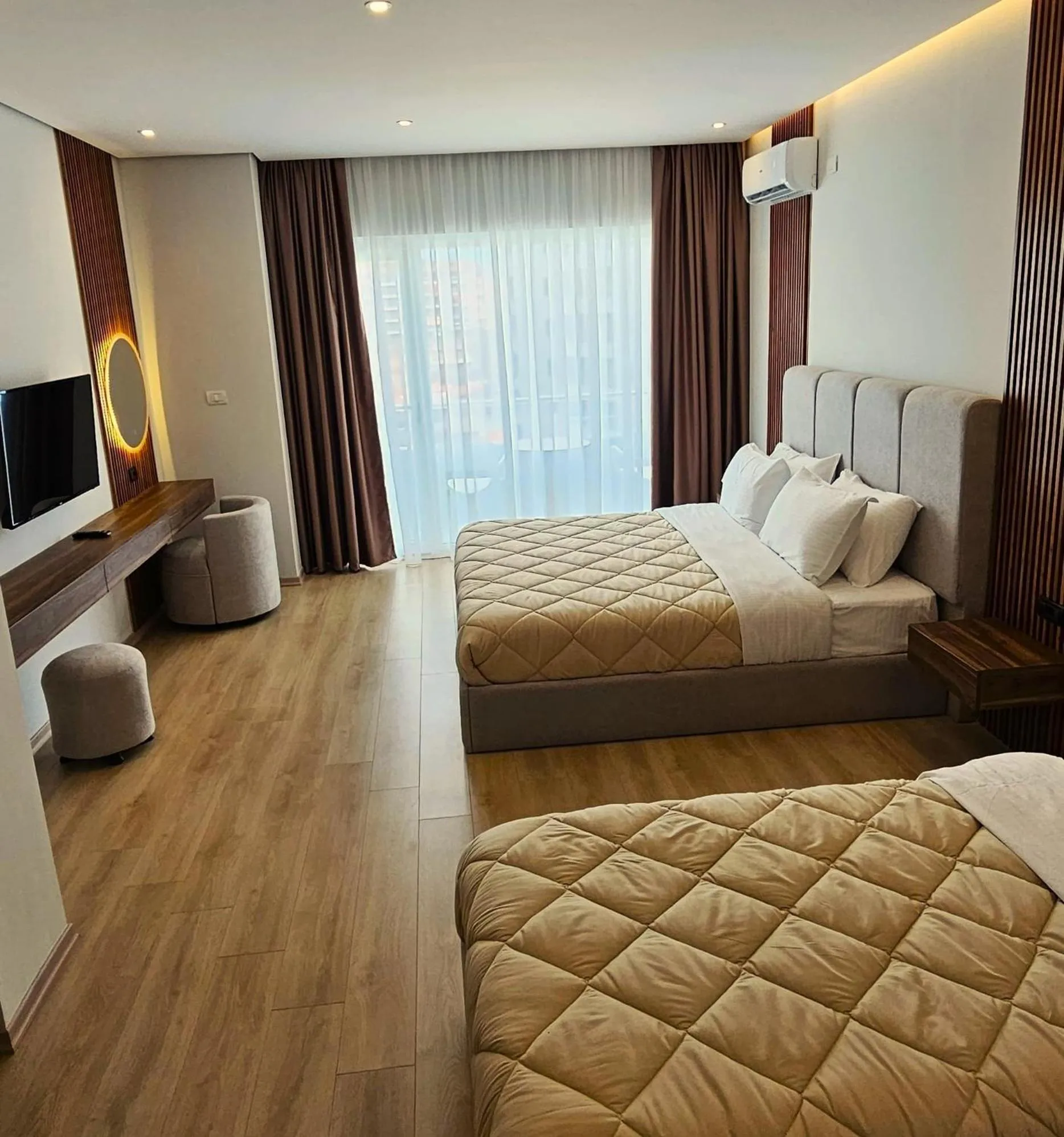 Standard Triple Room in Hotel Enkelana