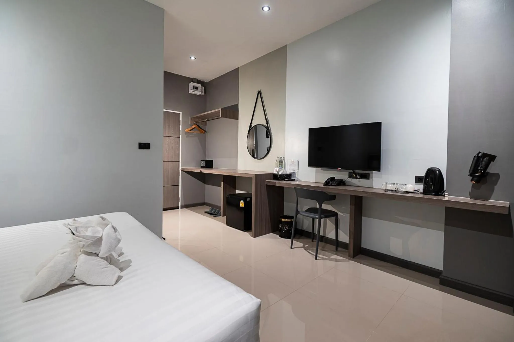 Superior Double Room in YSW Hotel Lopburi