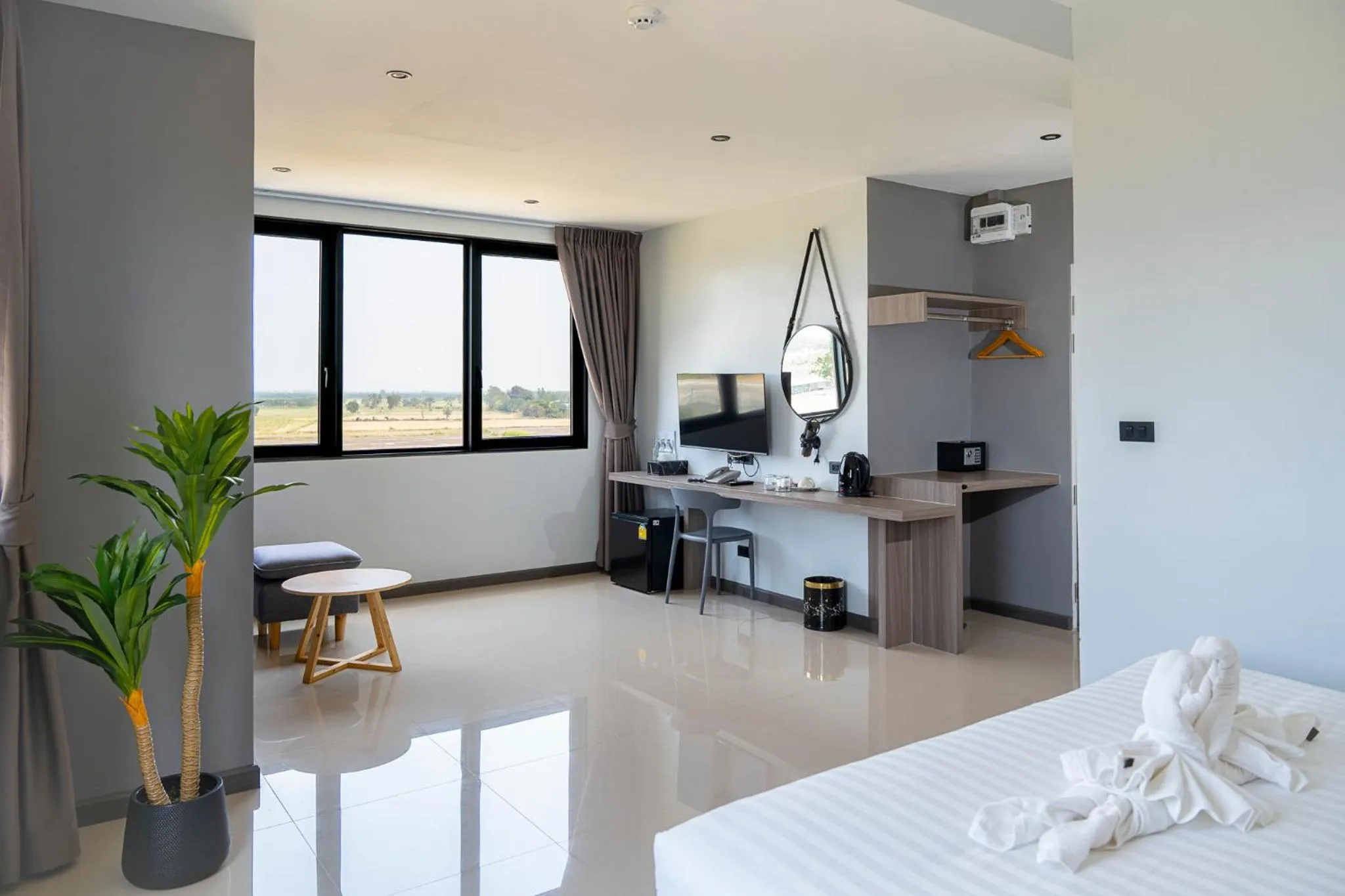 Deluxe Double Room in YSW Hotel Lopburi