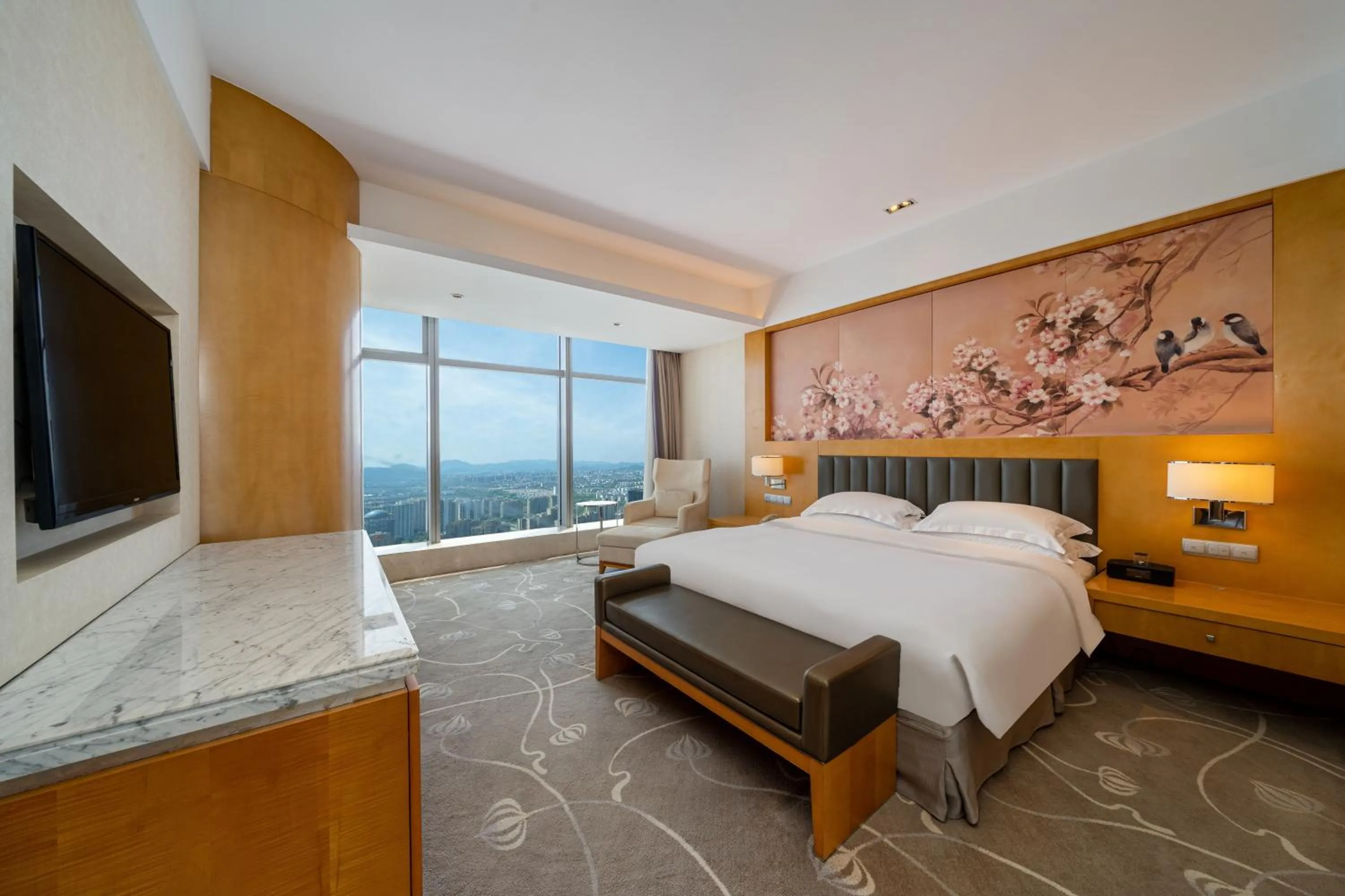 One-Bedroom King Suite in Crowne Plaza Shaoxing, an IHG Hotel