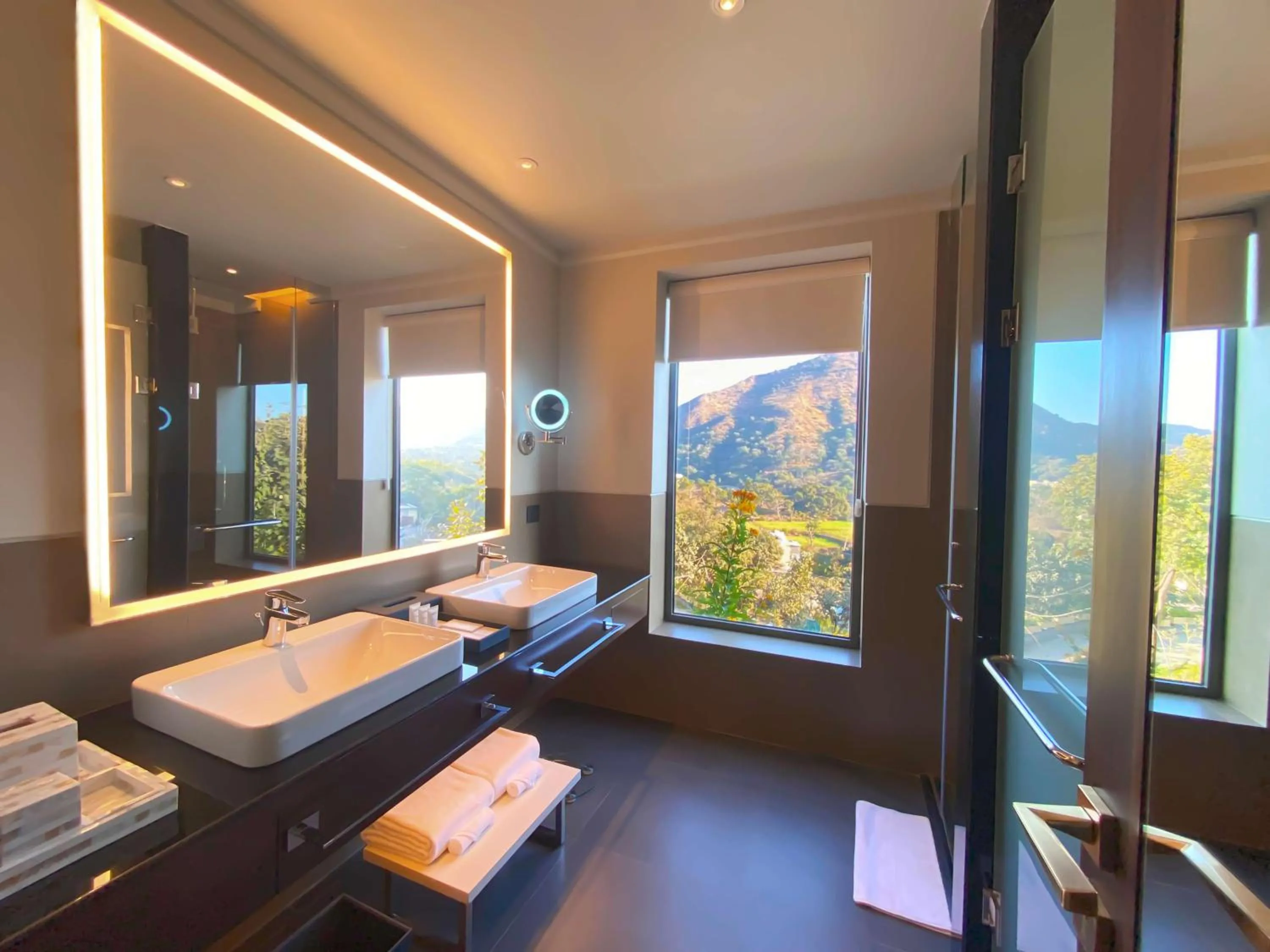 Standard King Room with Pool View in Radisson Blu Resort Kumbhalgarh