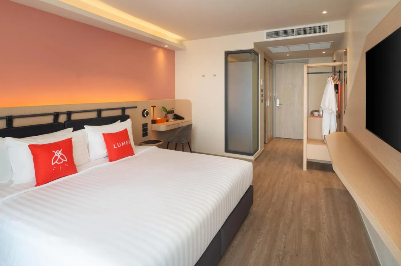 Lumen Deluxe King in Lumen Bangkok Udomsuk Station