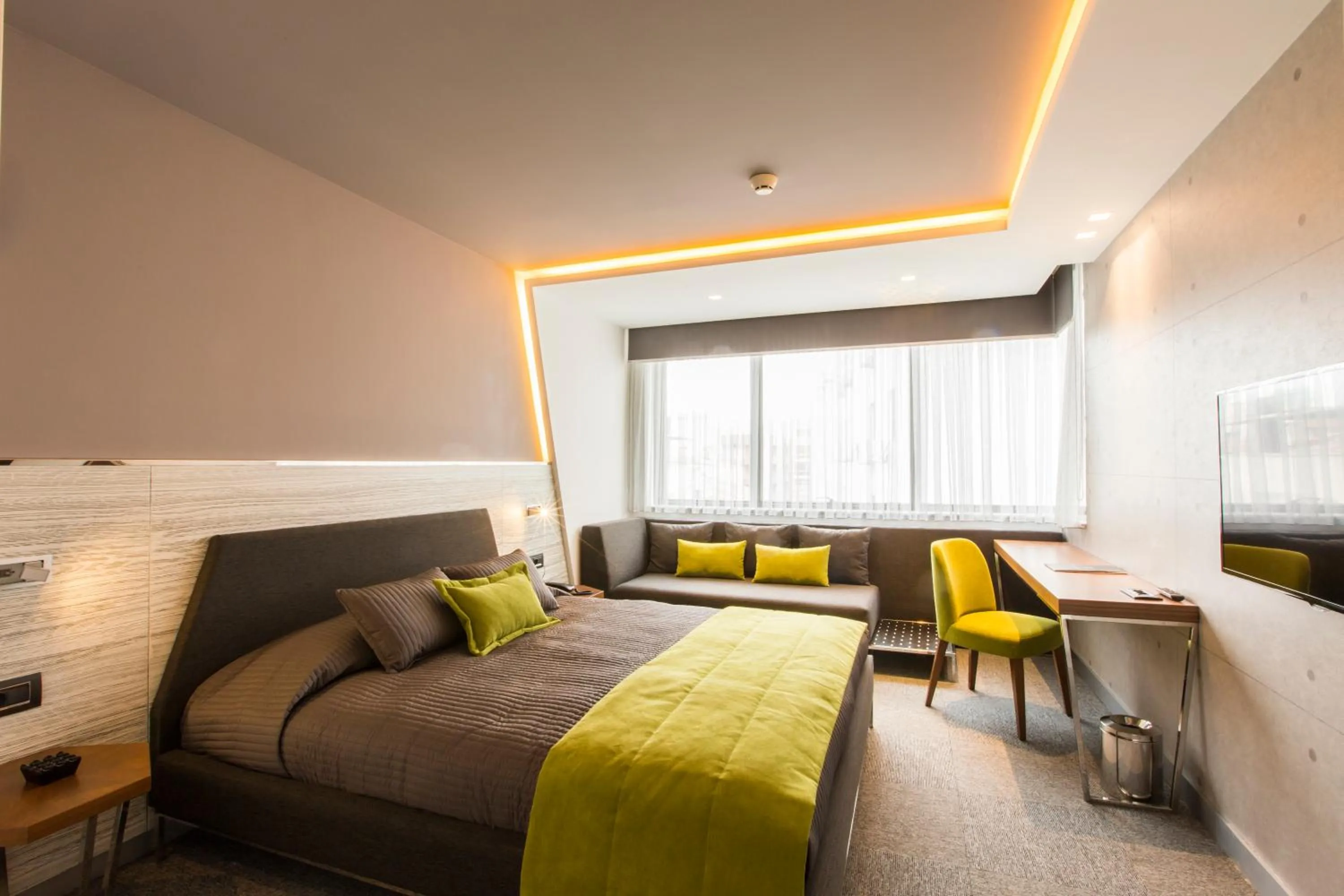 Deluxe King Room in Zeniva Hotel