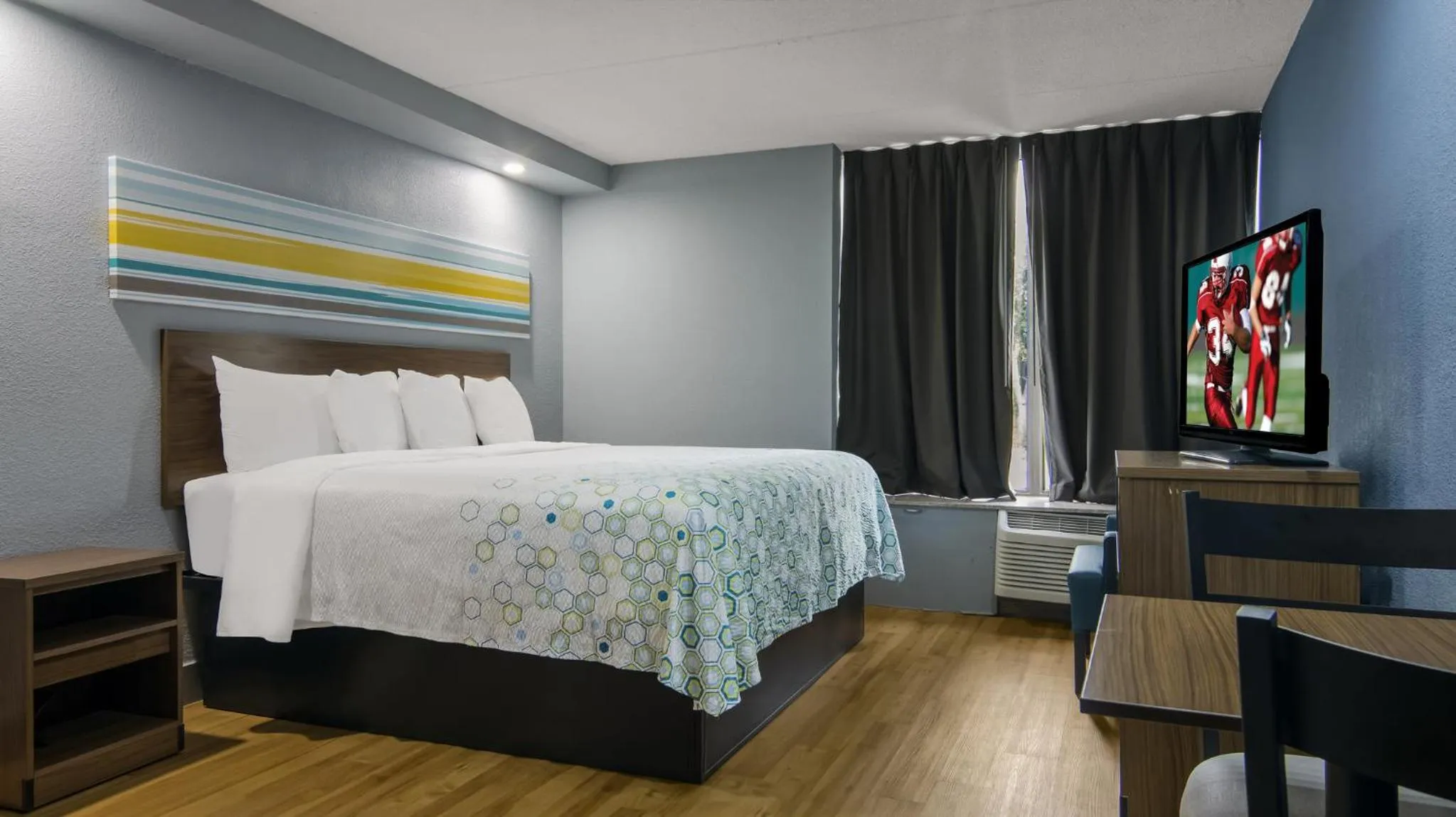 Studio King Room Non-Smoking in HomeTowne Studios by Red Roof and Conference Center Chicago - N Aurora Naperville