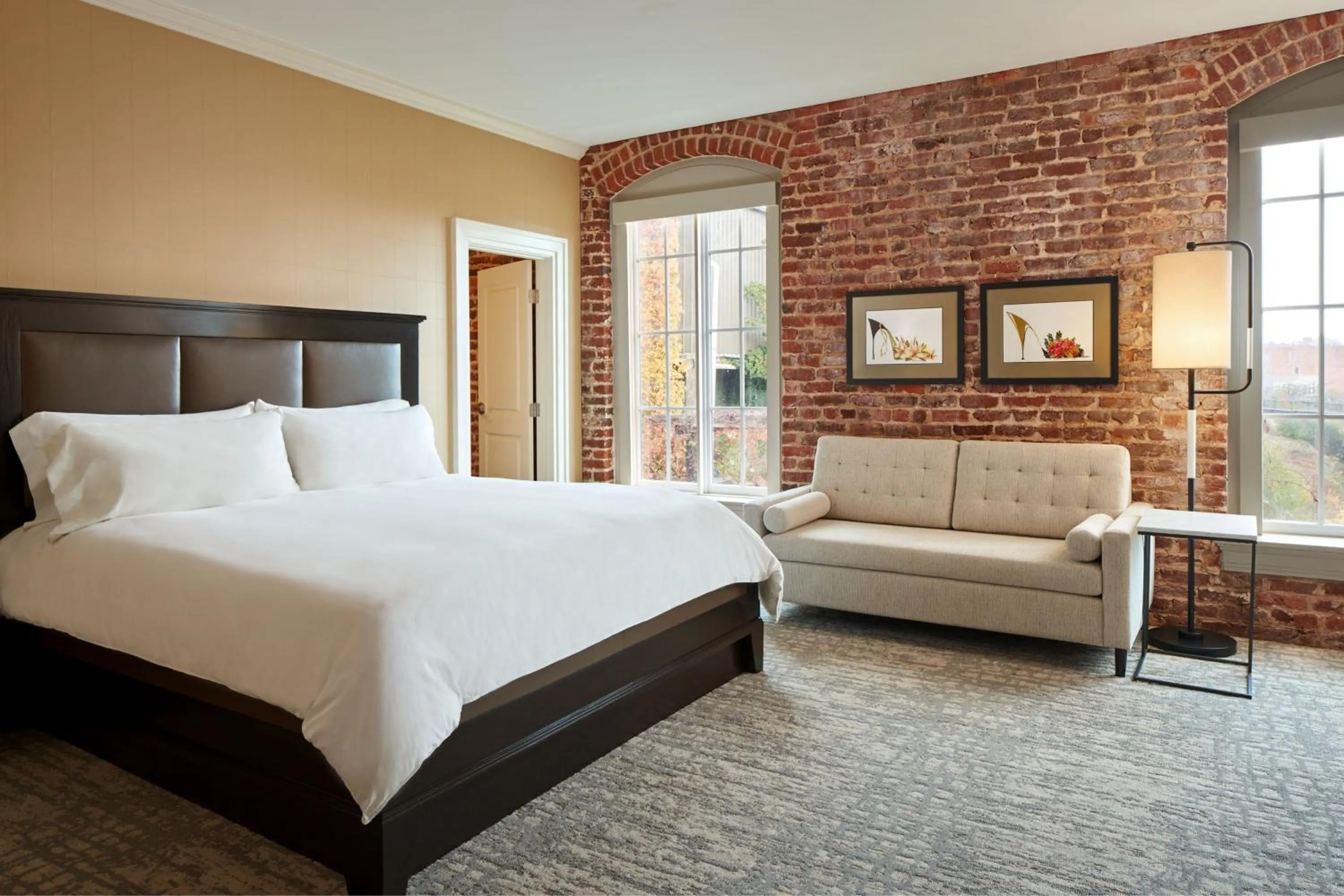 Premium King Room with River View in Craddock Terry Hotel, Lynchburg, a Tribute Portfolio Hotel