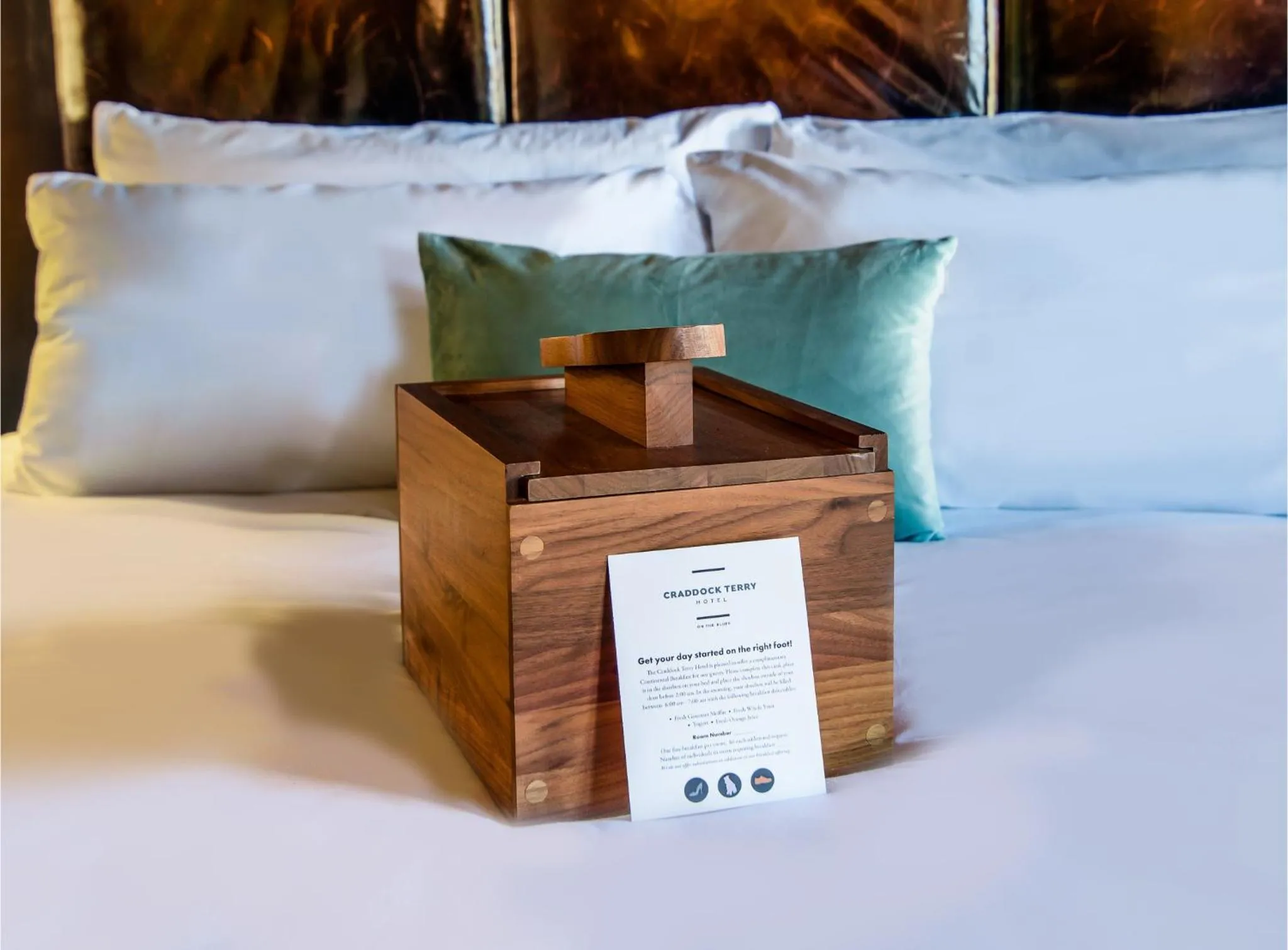 Standard King Room in Craddock Terry Hotel, Lynchburg, a Tribute Portfolio Hotel