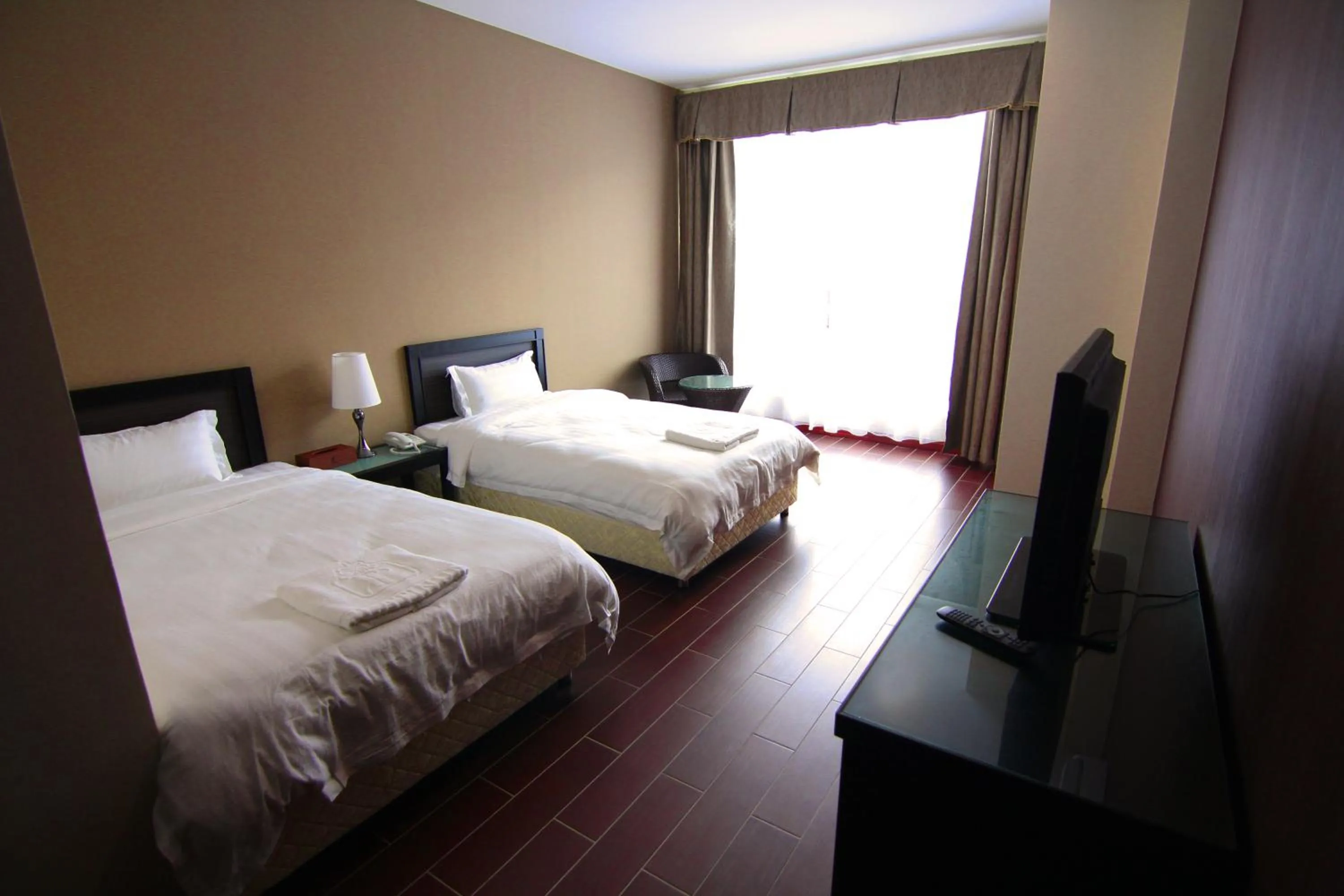 Deluxe Twin Room in Putatan Platinum Hotel