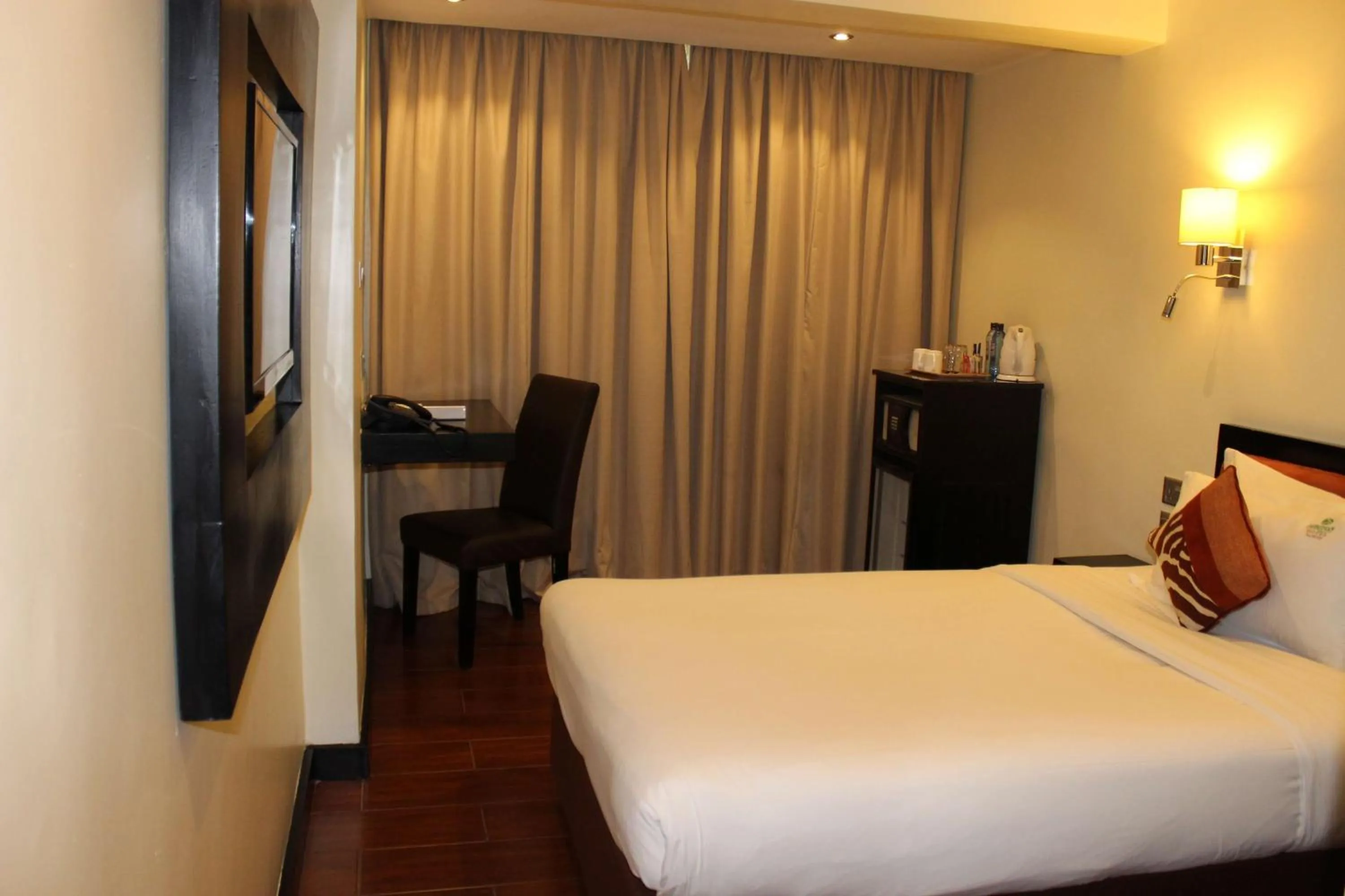 Single Room in Best Western Plus Meridian Hotel