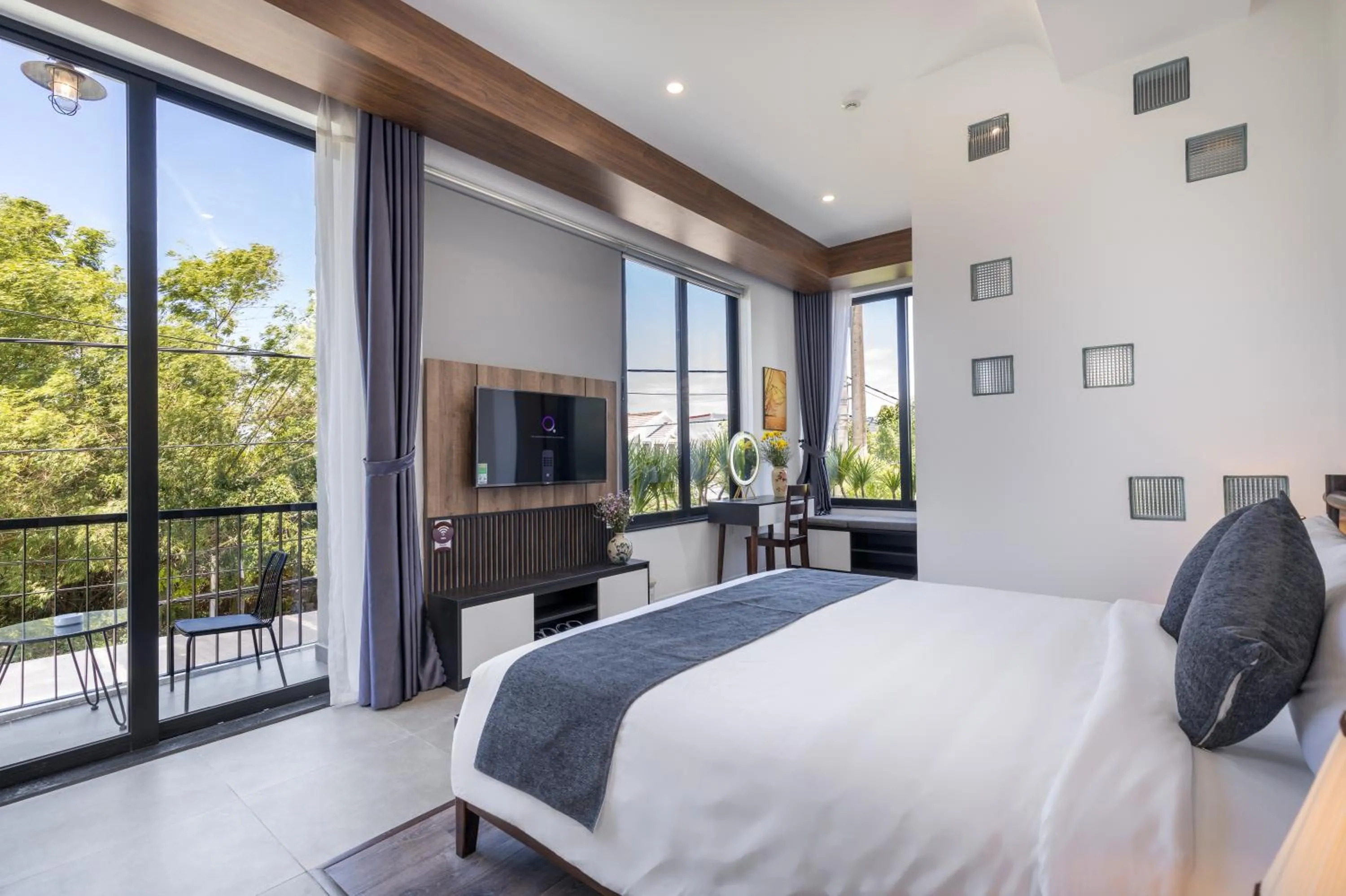 Deluxe Double Room with Balcony in Charm Champion Villa Hoian