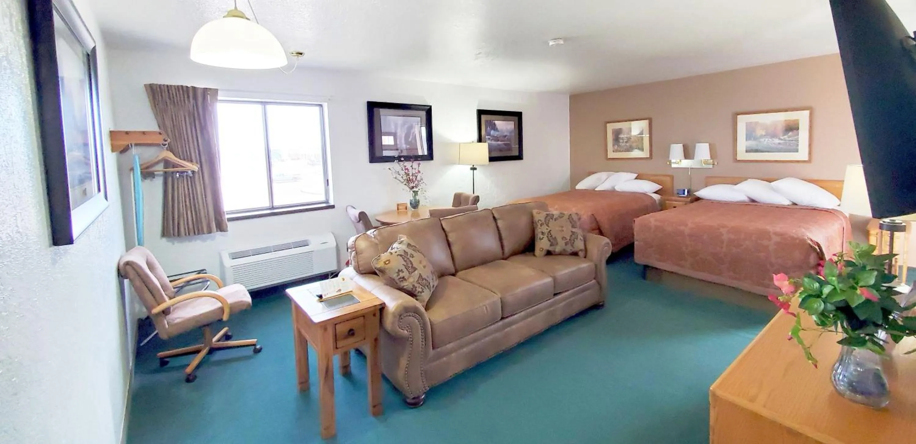 Studio Queen Suite with Two Queen Beds - Non-Smoking in Super 8 by Wyndham Cut Bank