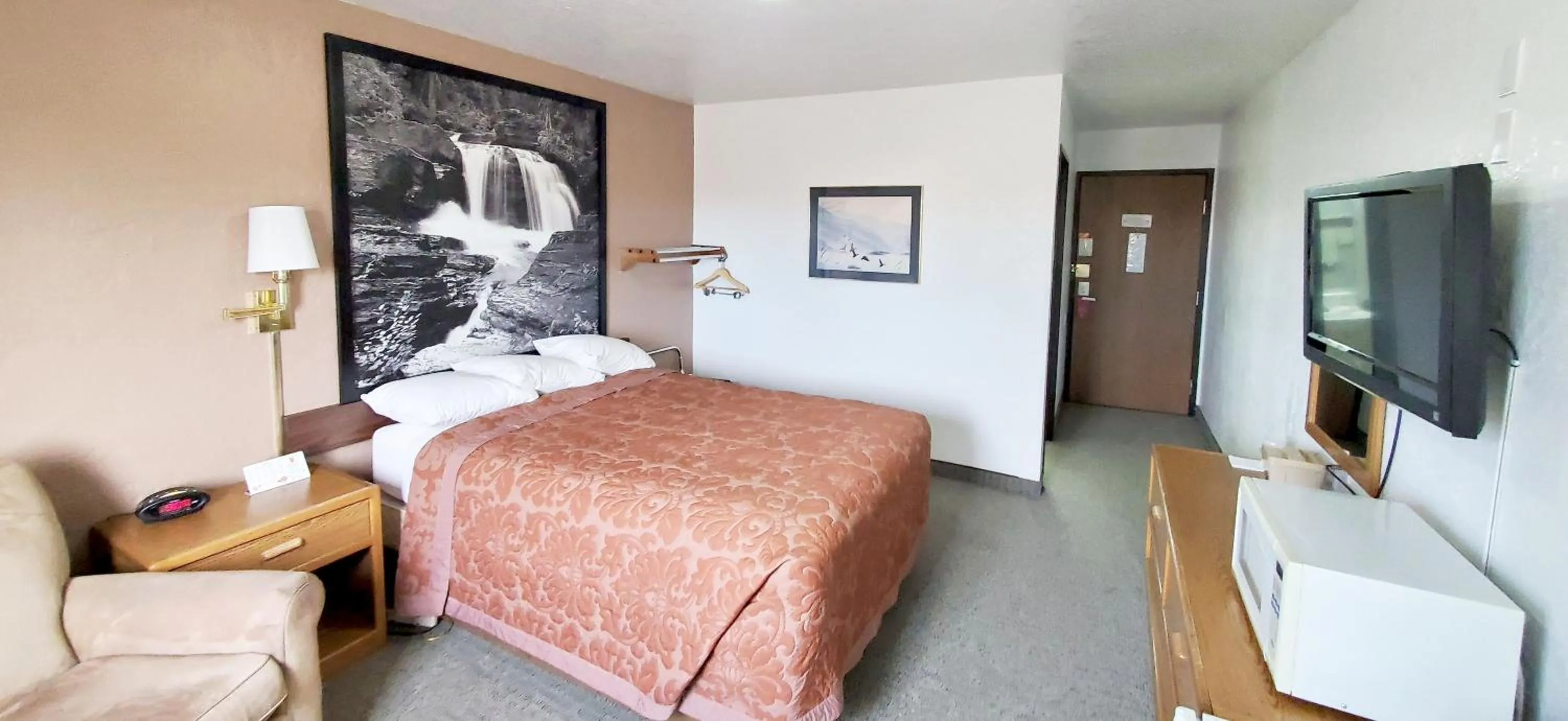 Queen Room - Mobility Access/Non-Smoking in Super 8 by Wyndham Cut Bank