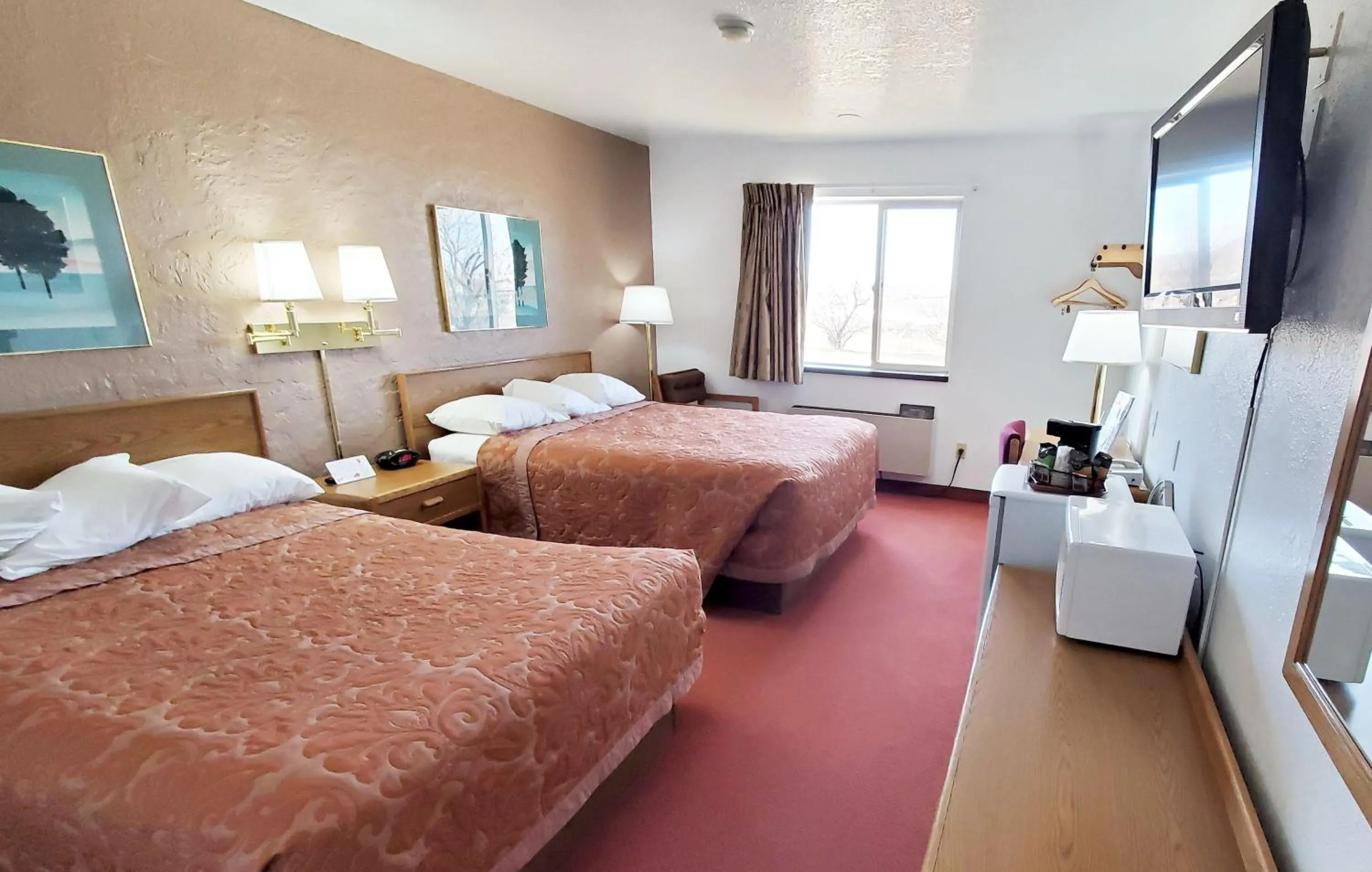 Queen Room with One Double Bed - Non-Smoking in Super 8 by Wyndham Cut Bank