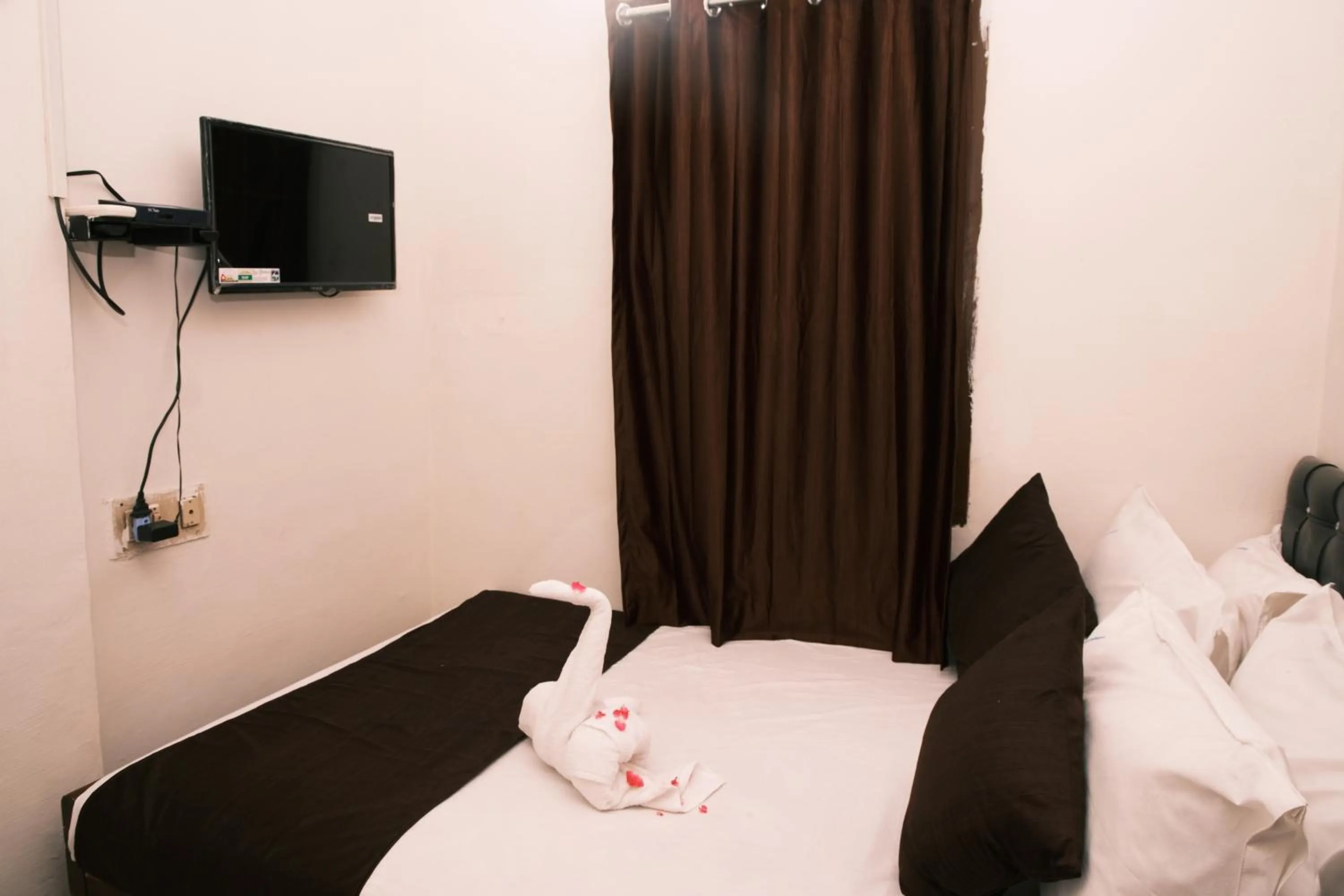 Economy Single Room - single occupancy in Aum Karthikeya Residency - Near Chennai Railway Station