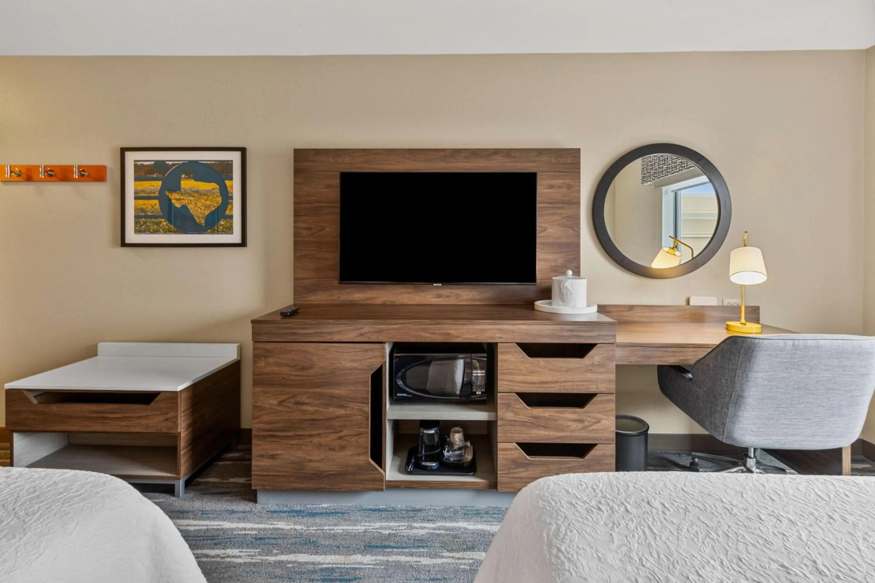 Queen Room with Two Queen Beds - Hearing Access/Non-Smoking in Hampton Inn Temple