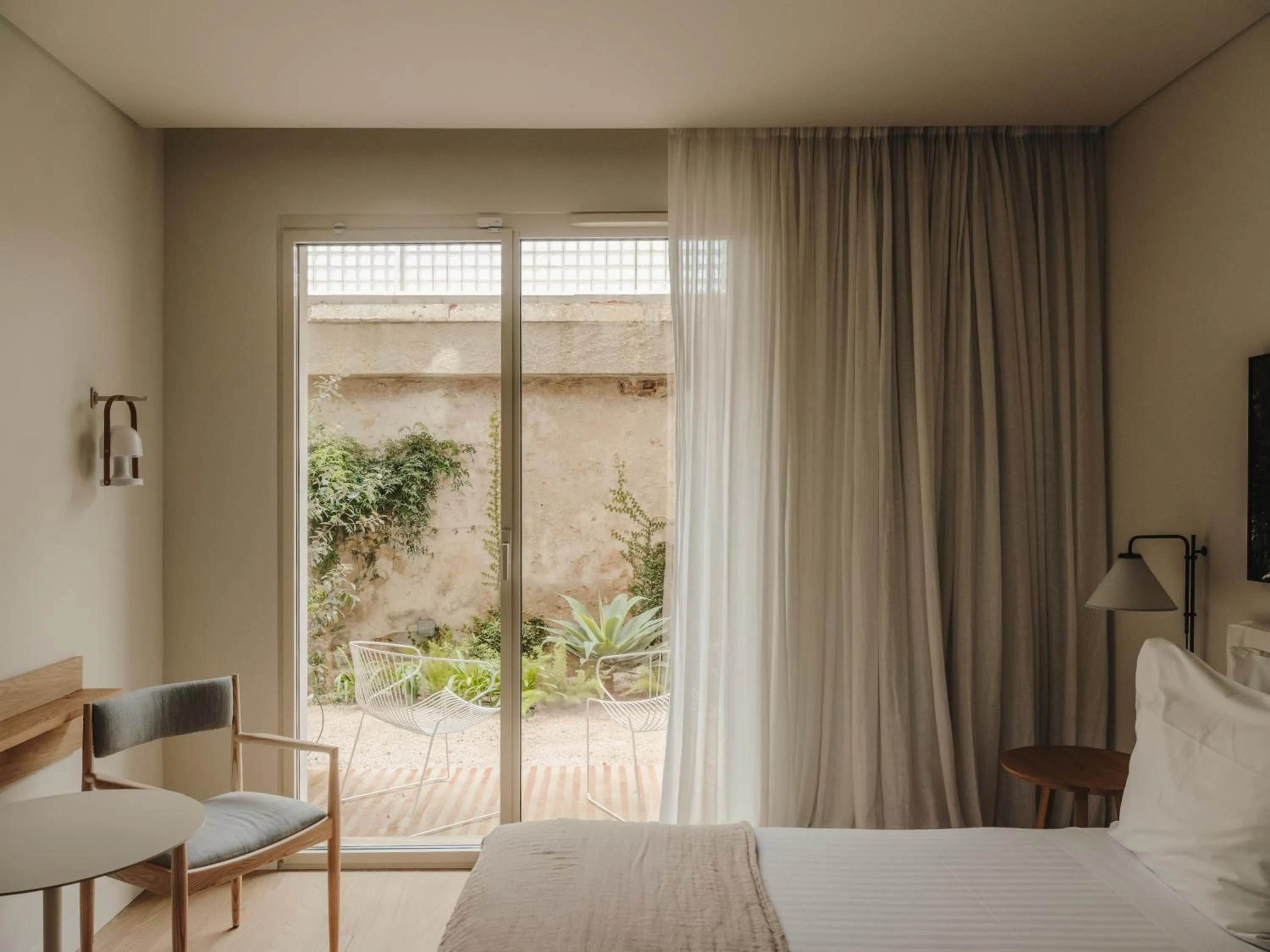 Double or Twin Room with Patio Access  in Pátio do Tijolo