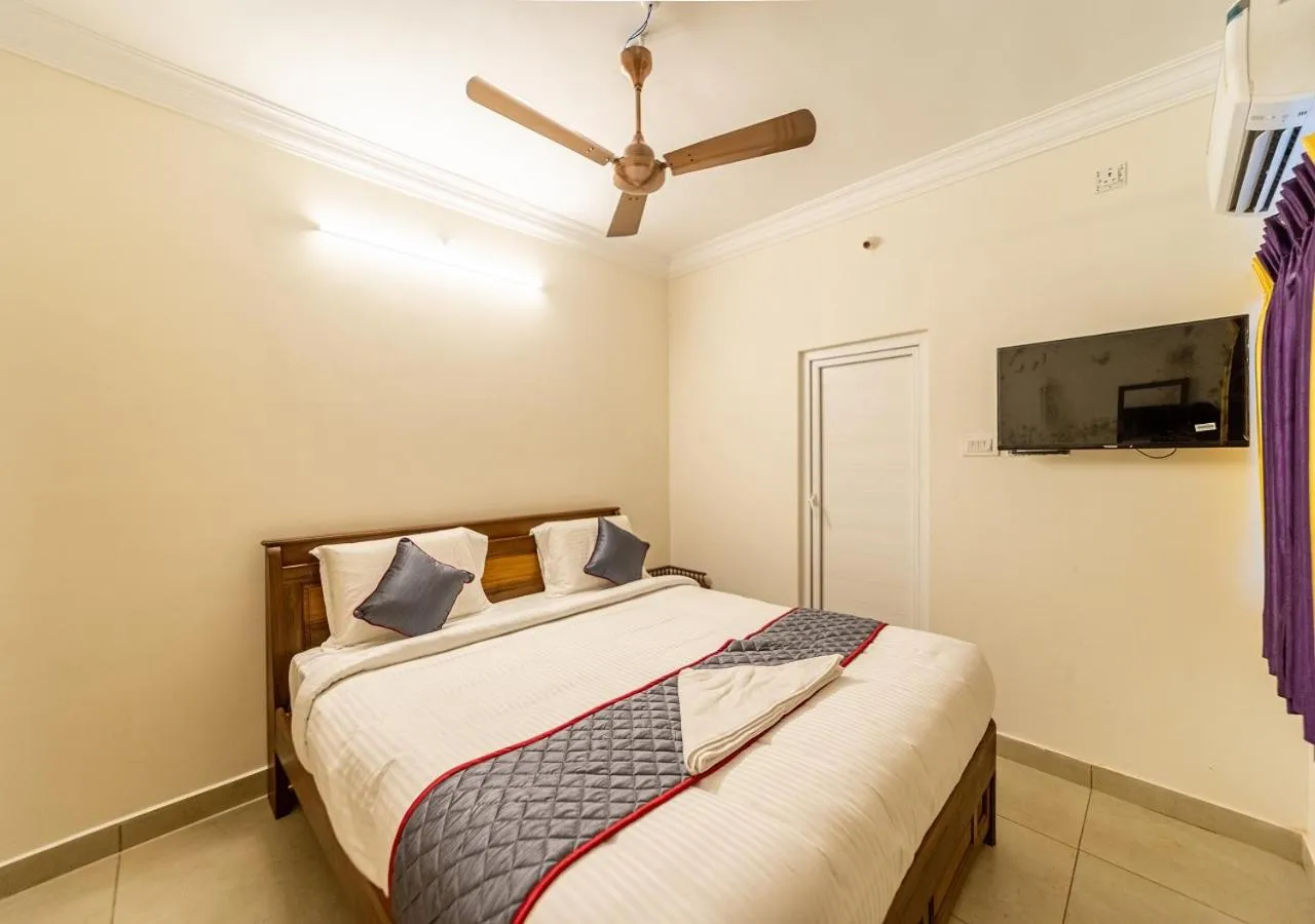 Standard Double Room in Yellow Residency