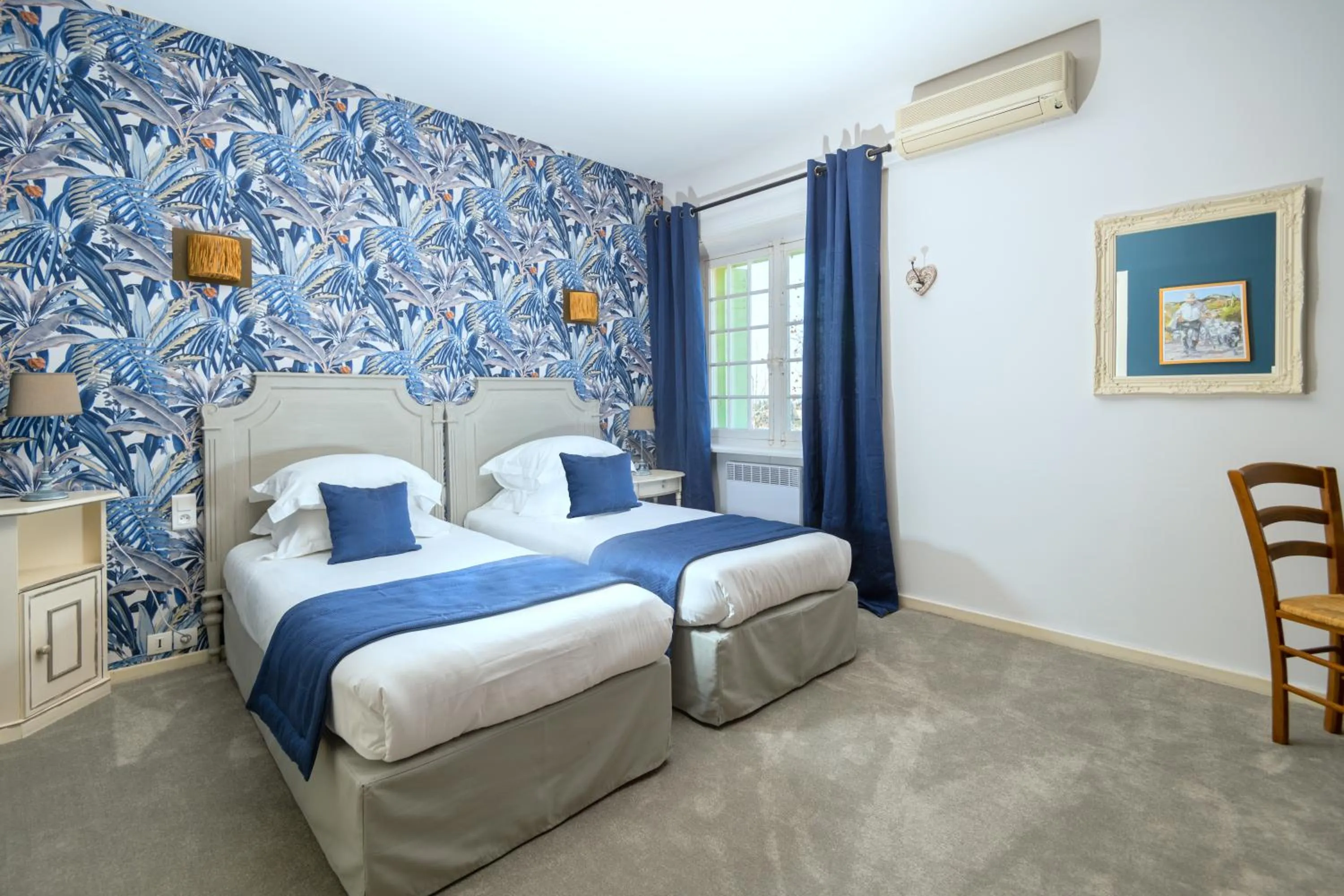 Twin Room in Demeures et Châteaux Hôtel L'Hermitage