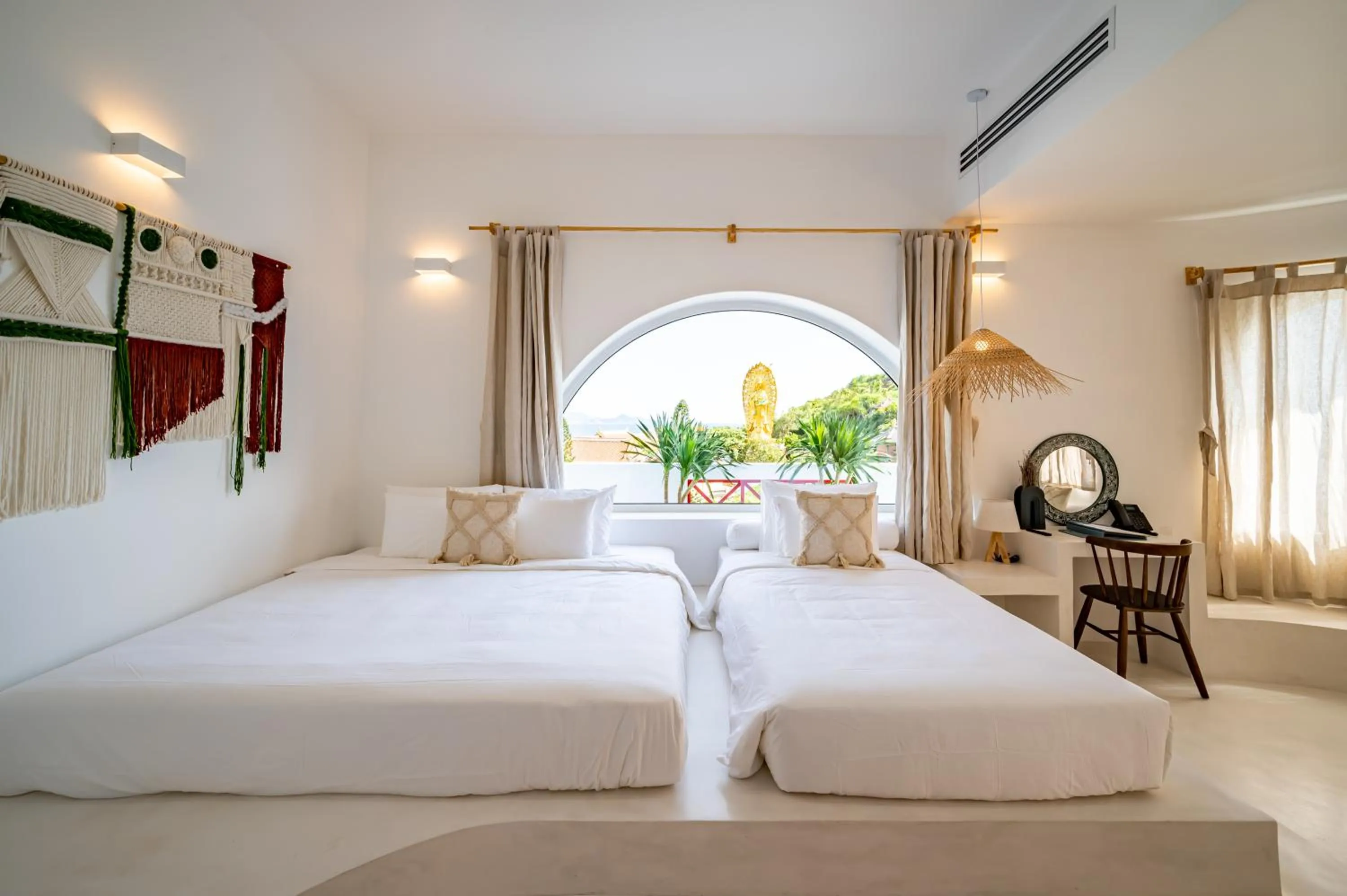 Deluxe Triple Room in Happiness Hotel