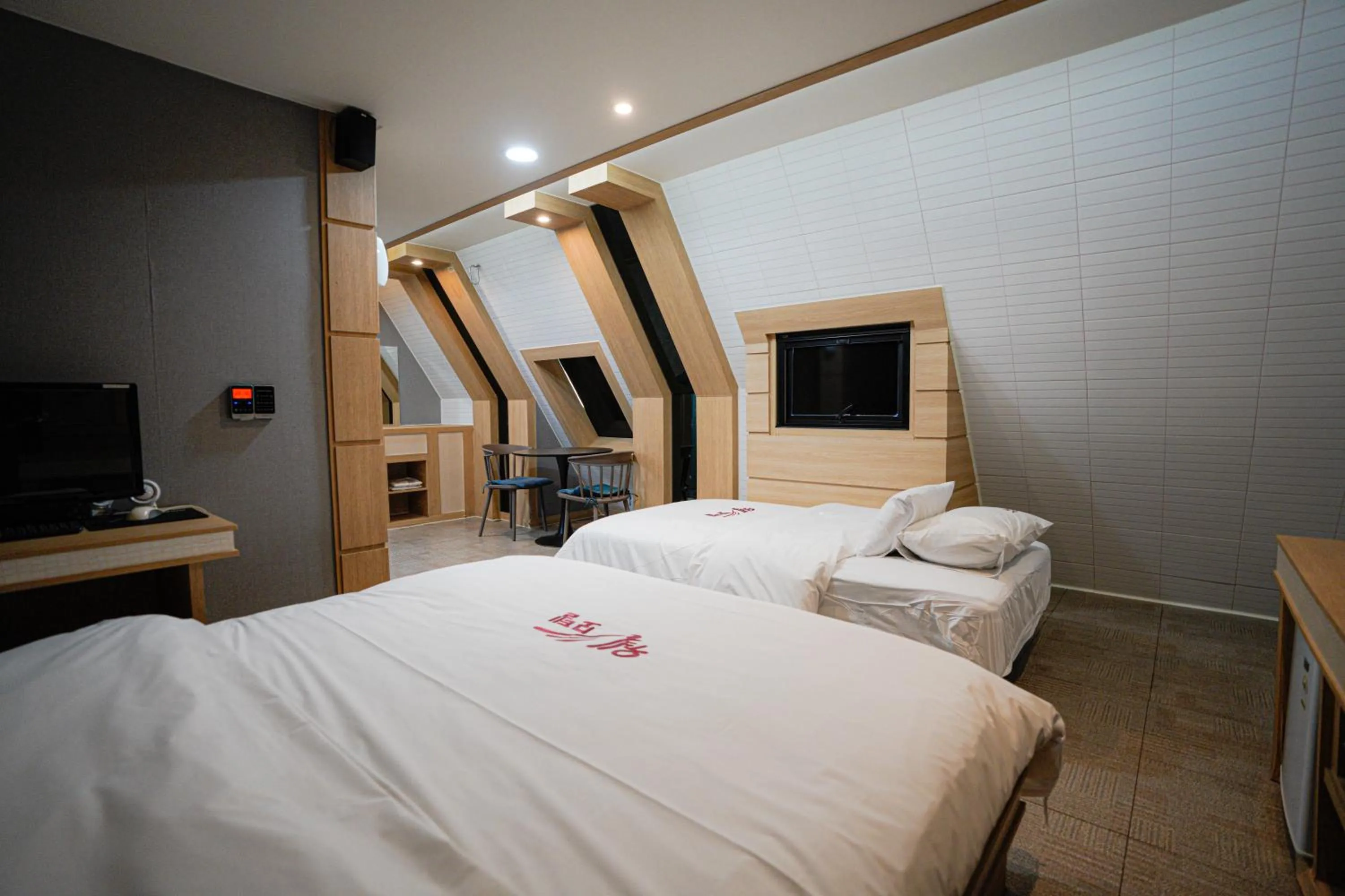 Deluxe Twin Room in Mokpo Well hotel