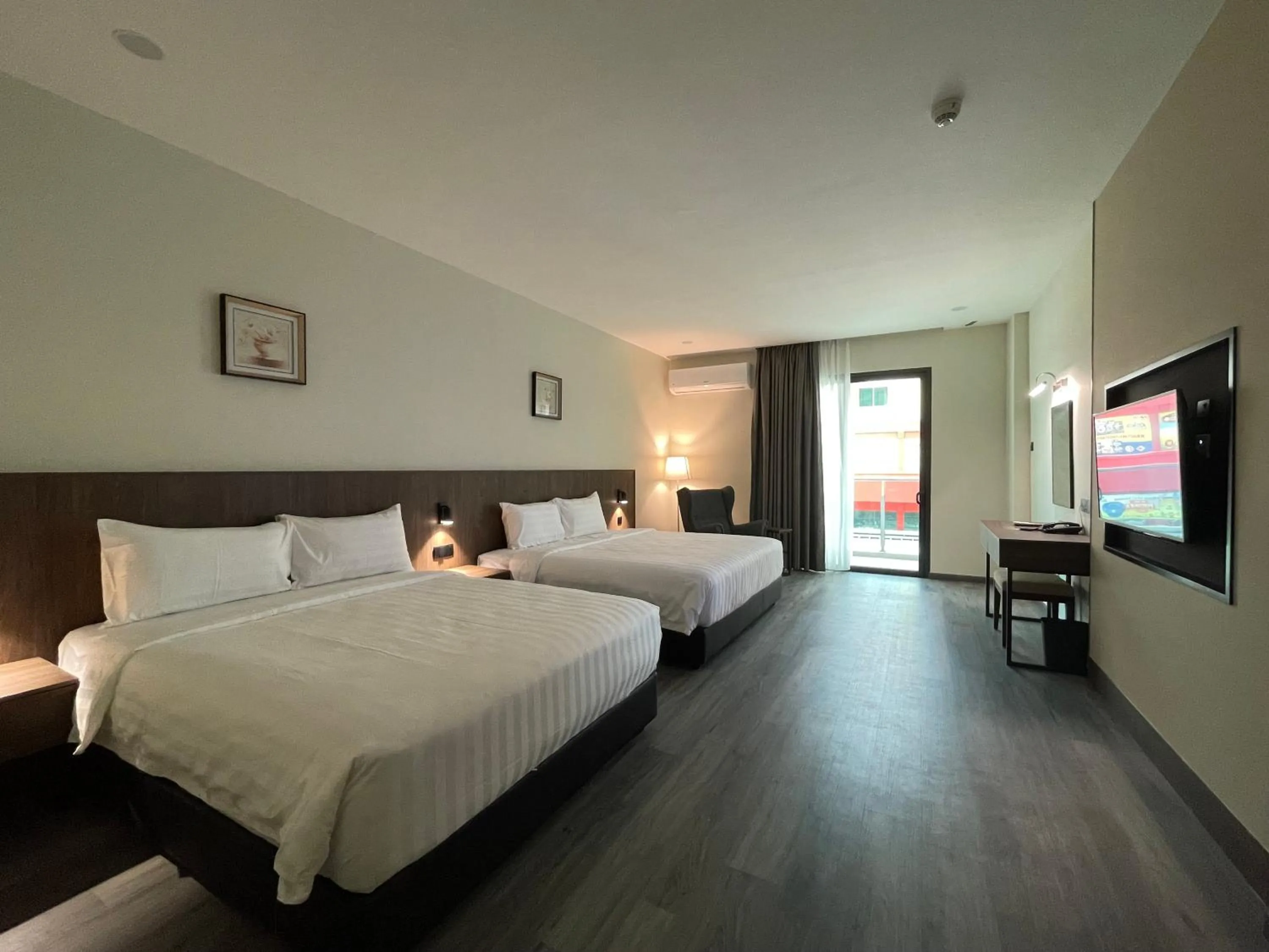 Deluxe Quadruple Room in Hotel Bundusan