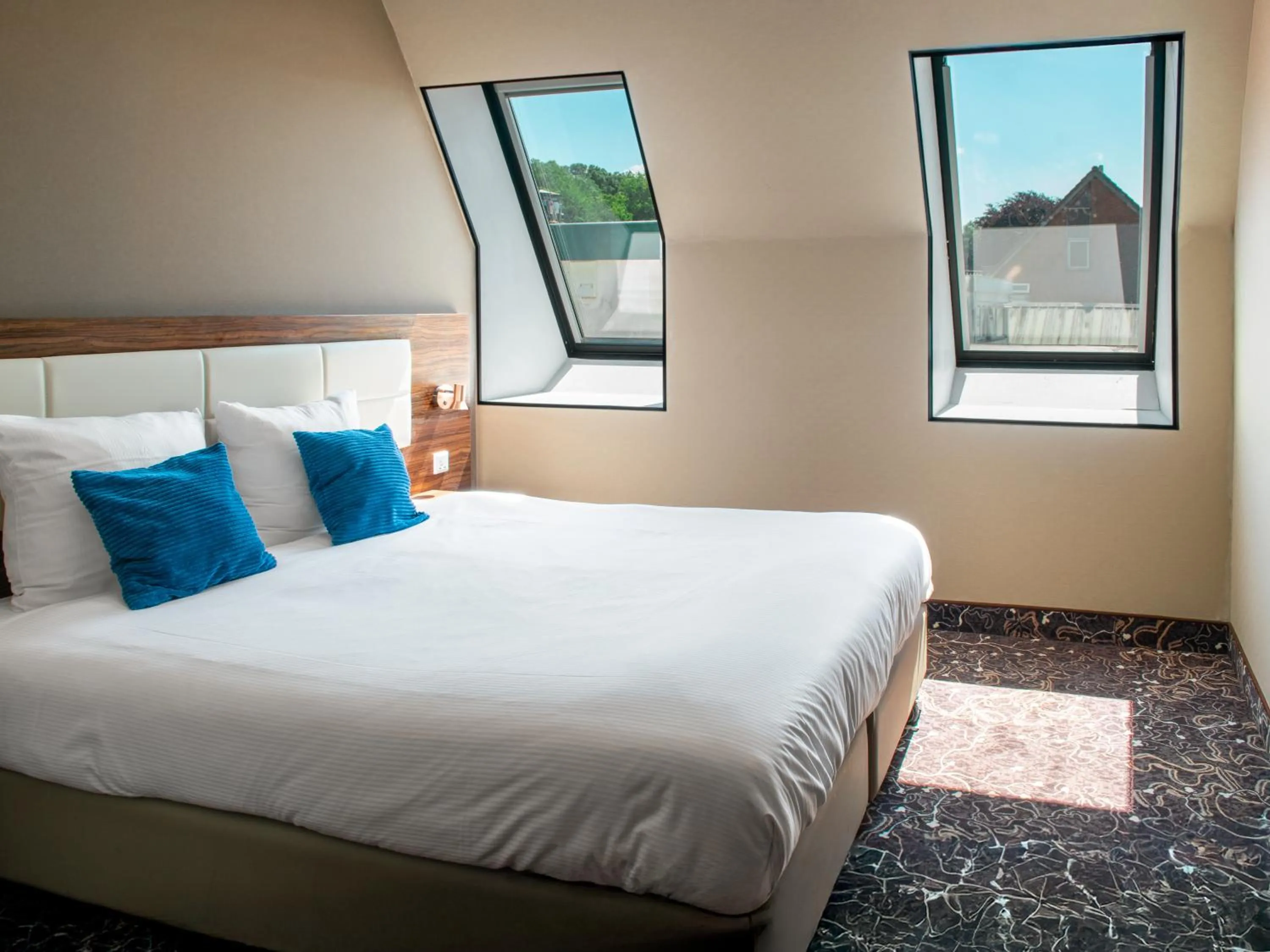 Deluxe Double or Twin Room in Amsterdam Lake Hotel
