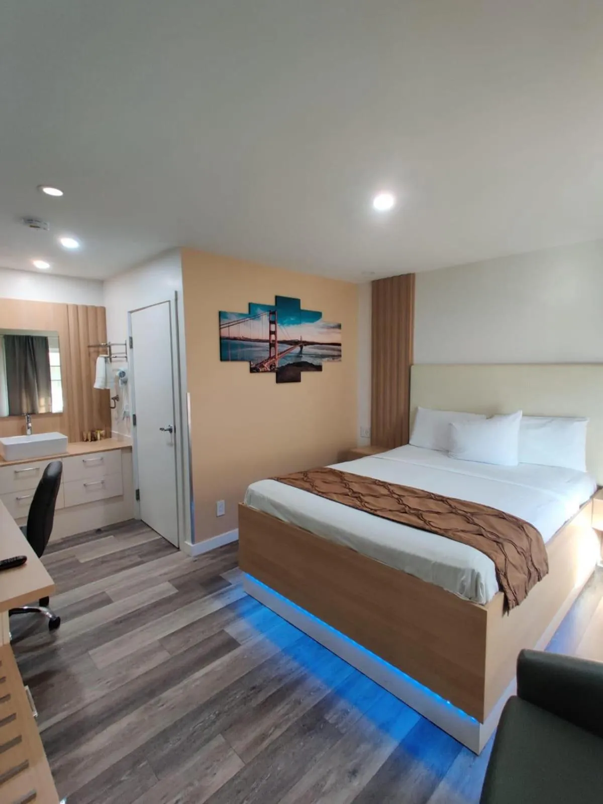 Standard Single Room in San Francisco Inn