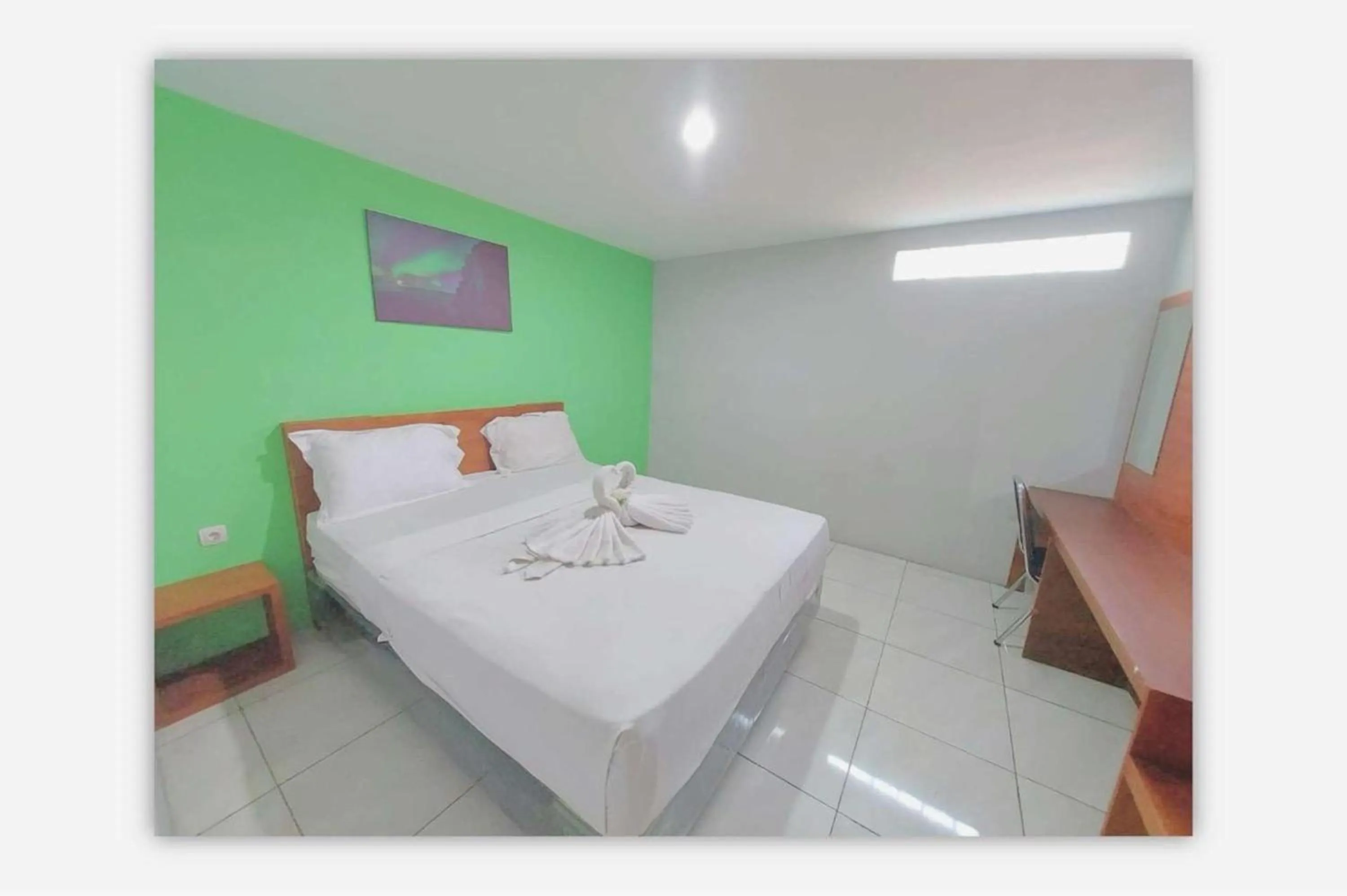 Standard Double Room in The Aurora by Makati