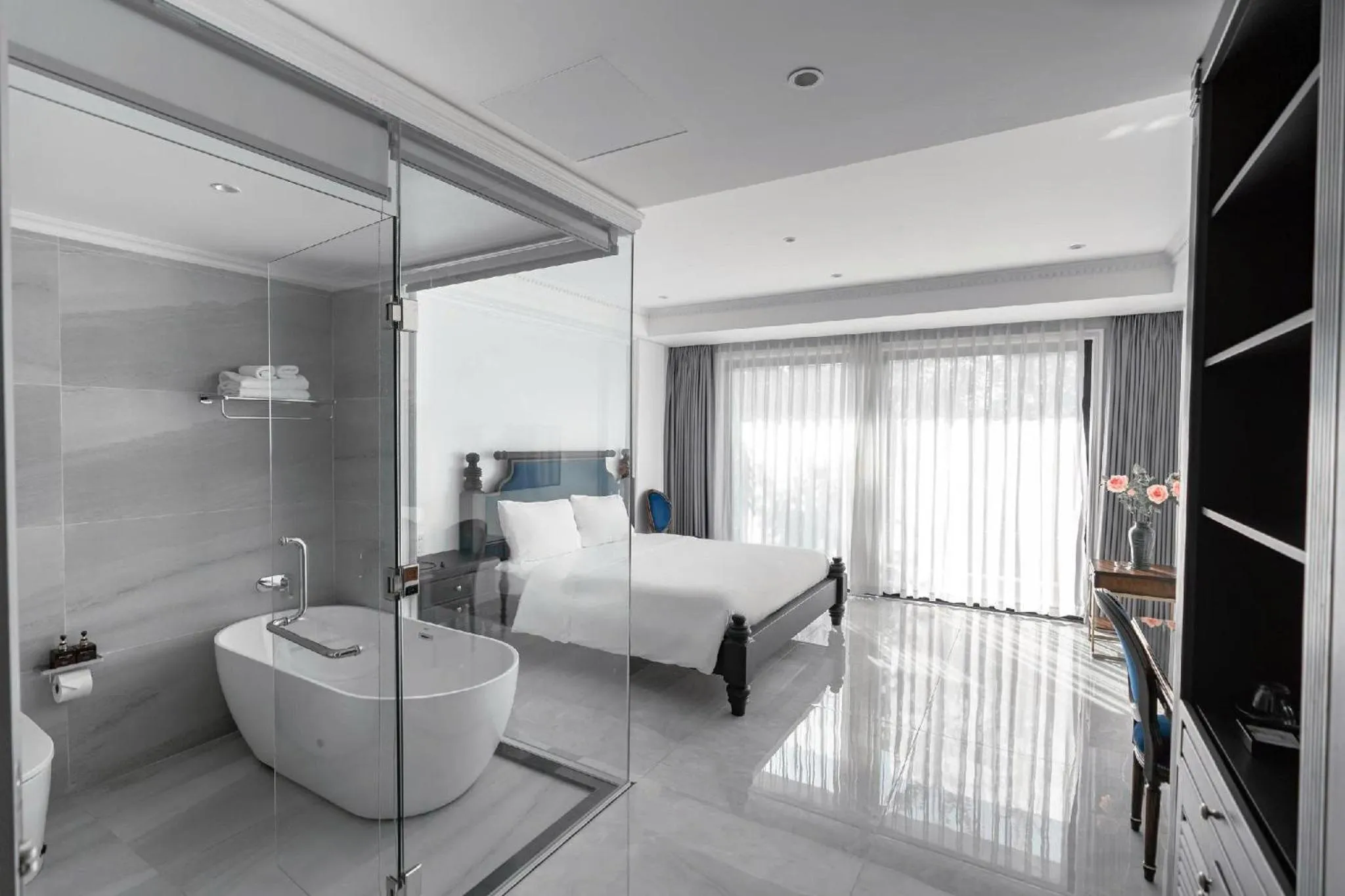 King Room with Balcony in Quang Minh Riverside Hotel Danang