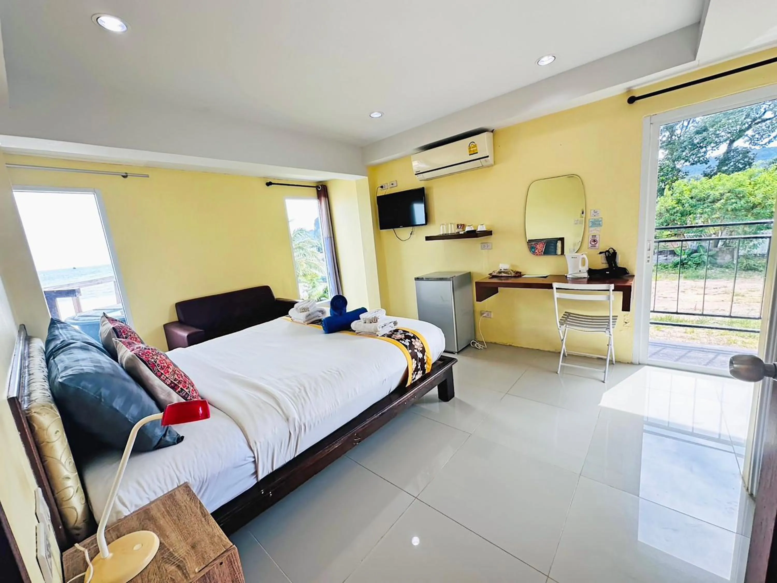 Queen Room with Sea View in Anyavee Chom By The Sea