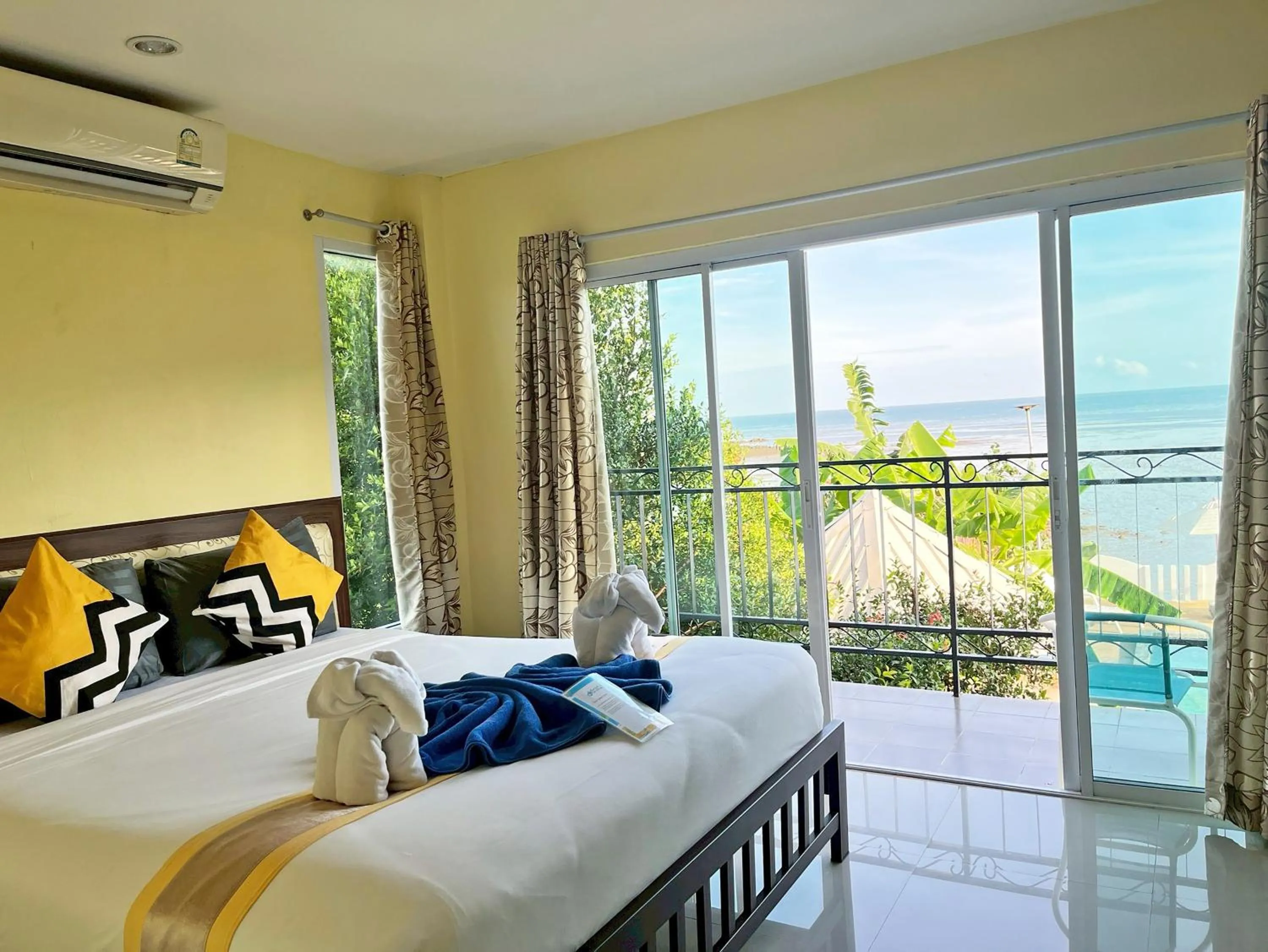 Deluxe Double Room with Balcony and Sea View in Anyavee Chom By The Sea