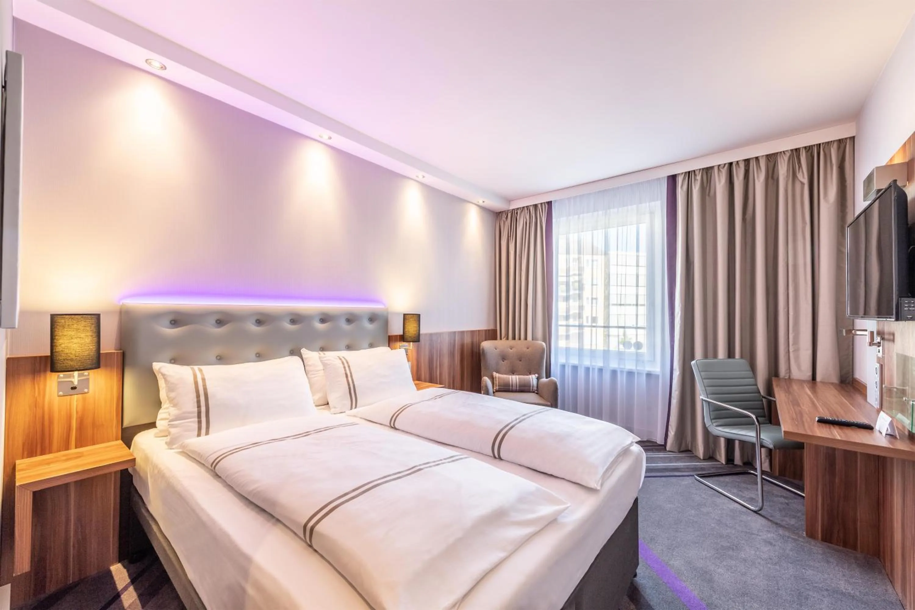 Double Room - Disability Access in Premier Inn Düsseldorf City Centre