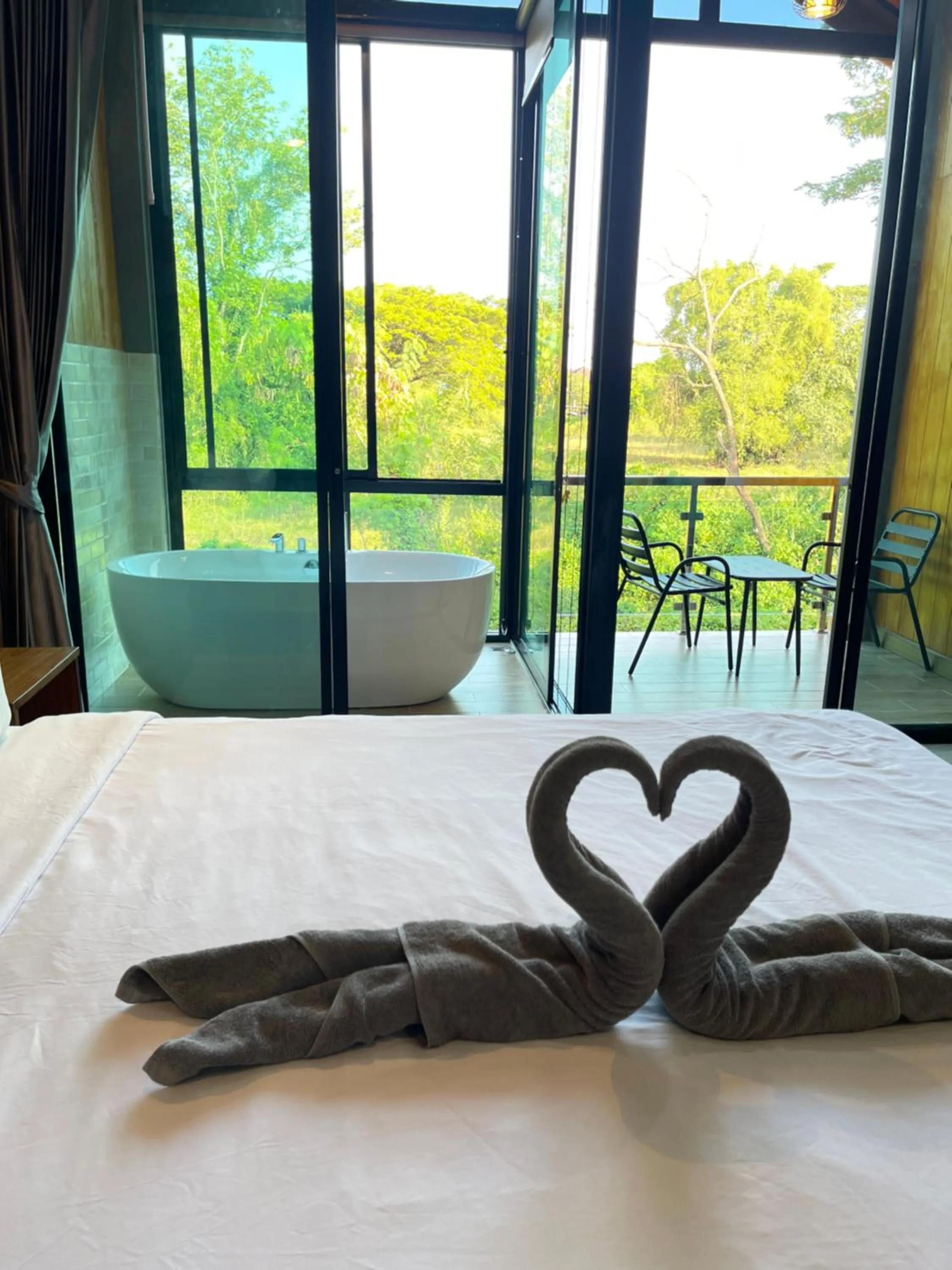 King Room with Bath Tub in พบรักรีสอร์ท Pobruk resort