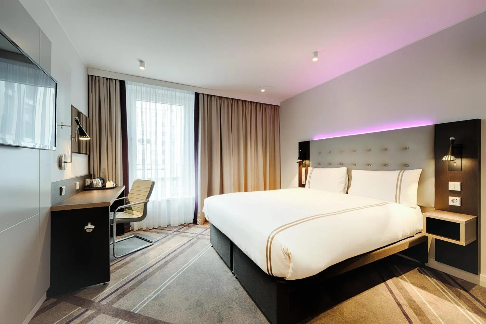 Twin Room - Disability Access in Premier Inn Hamburg City Klostertor