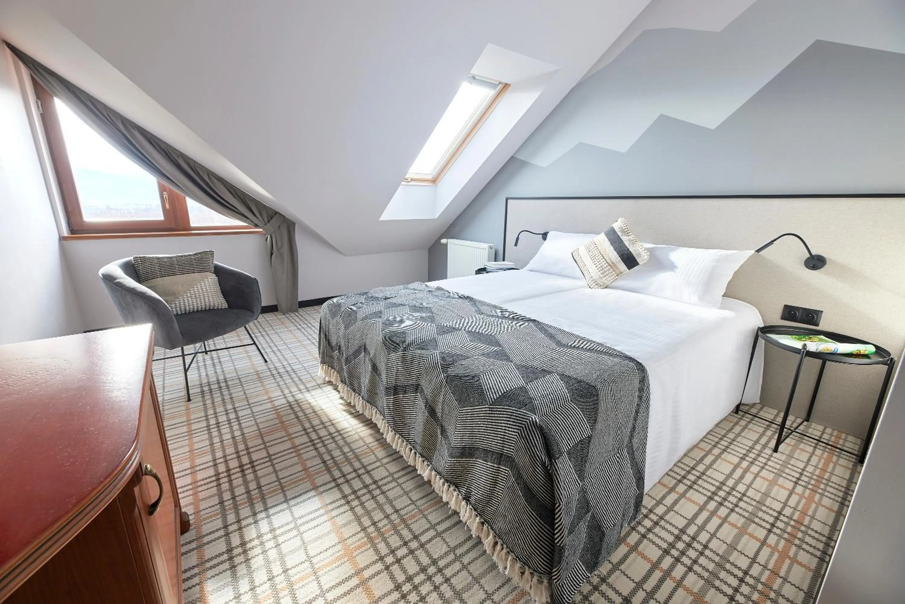 Standard Room 1 Queen Bed in Kyriad Karkonosze